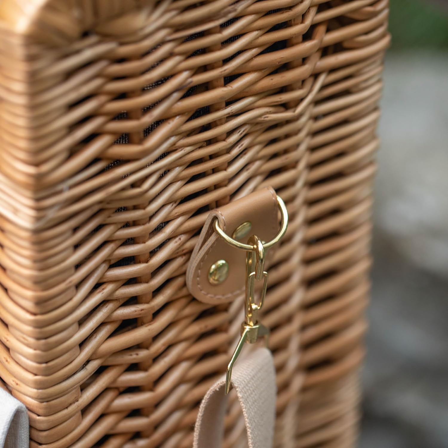 Wickerwise Wicker Picnic Basket for 2 with Wine Holder & Wooden Board – Traditional Wicker Hamper Tote Bag, Picnic Basket Gift Set for Outdoor Parties, Camping, Weddings & Travel