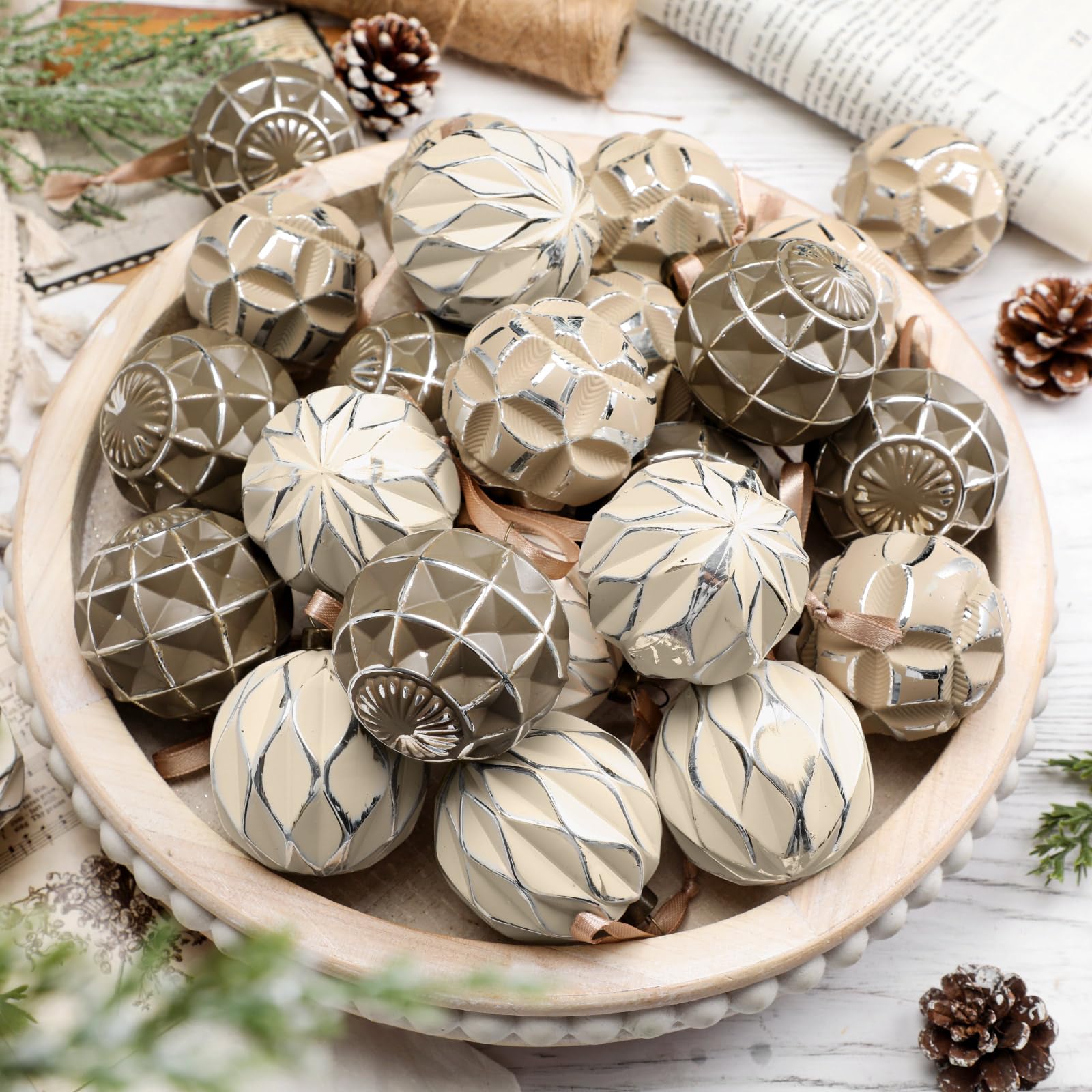 Gehäkelte Weihnachtskugeln Aus Baumwolle – 12 Stück, Handgefertigt, Weiß, Für Weihnachtsbaum & Rustikale Deko