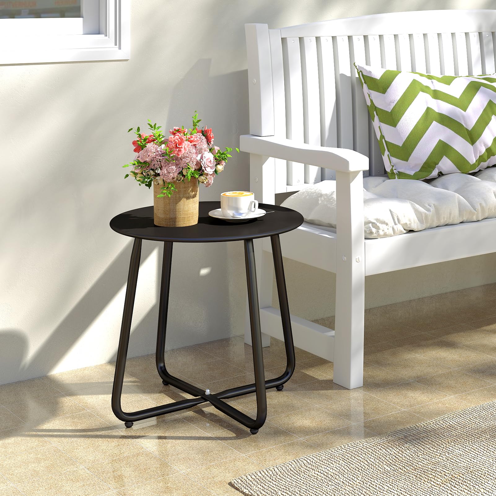 Besuche den HollyHOME- HollyHOME Beistelltisch Outdoor Balkontisch Klein Gartentisch Rund Beistelltisch Metall Wetterfest Loungetisch Outdoor Couchtisch für Patio Terrasse Wohnzimmer, Schwarz in use