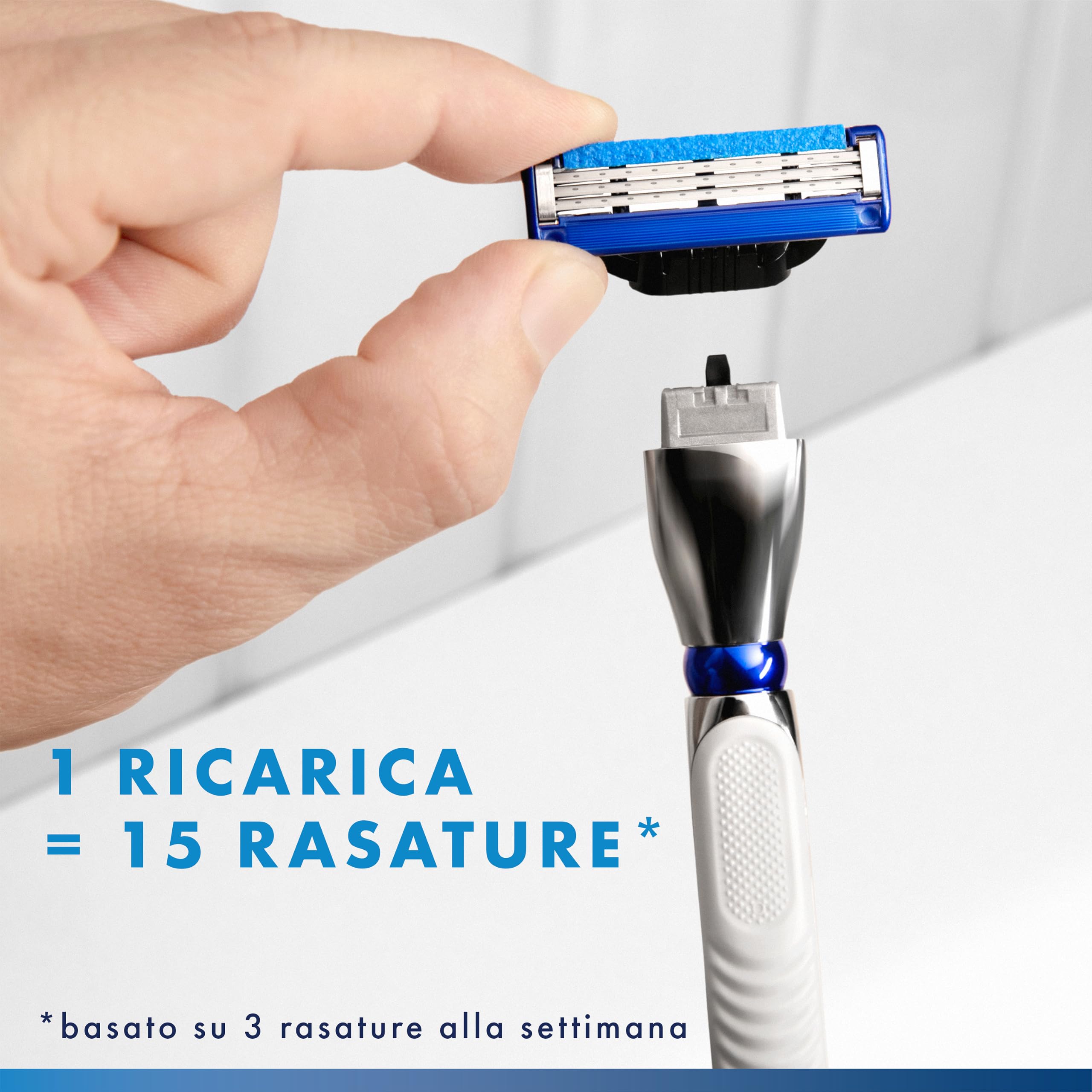 Gillette Maszynka do golenia Mach3 Turbo, 1 uchwyt, 2 wkłady ostrza, z paskiem smarującym do płynnego ślizgania i nową powłoką ostrza zaprojektowaną w celu zmniejszenia nacisku na skórę
