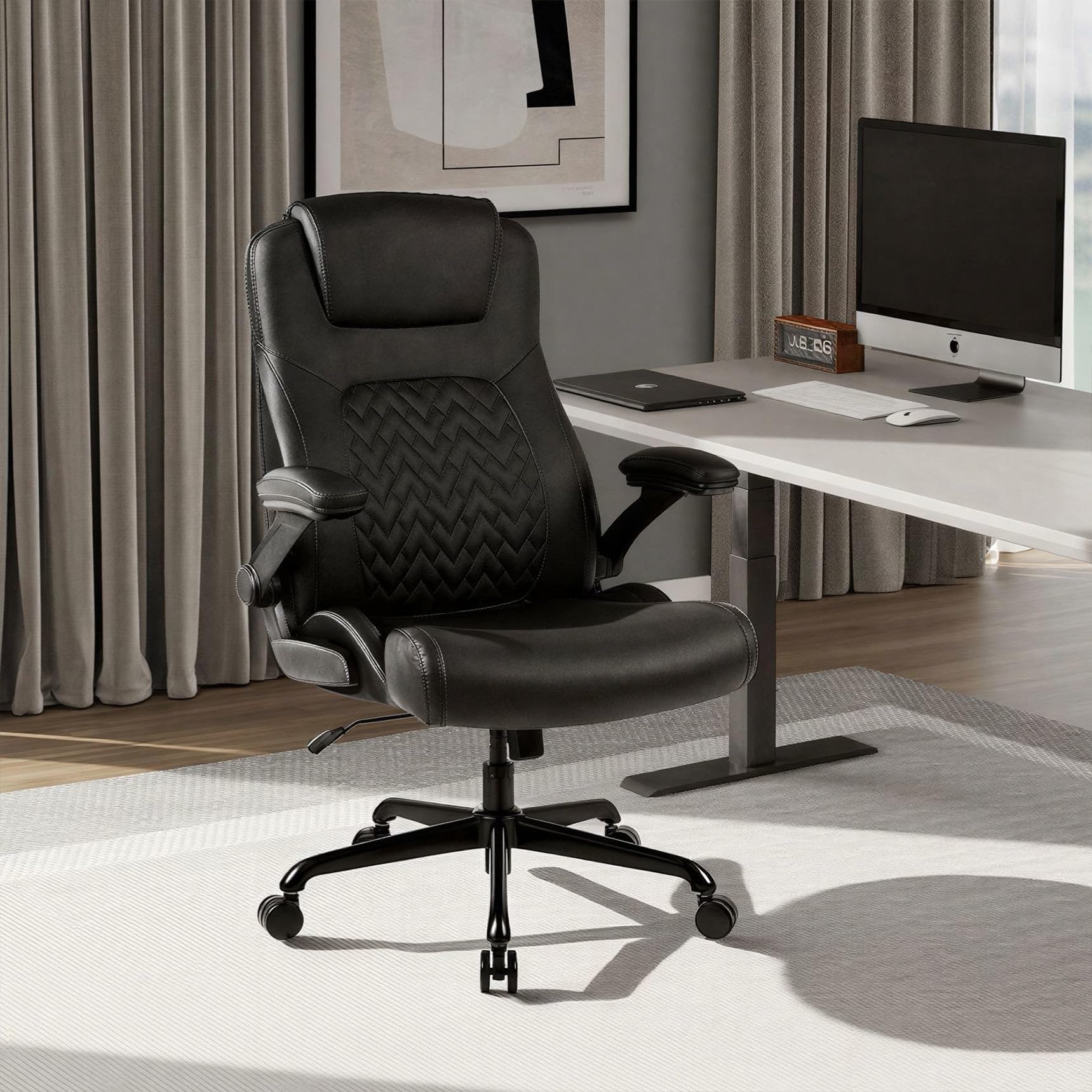 Ergonomischer Professioneller Bürostuhl, aus Kunstleder mit Lendenwirbelstütze, klappbaren Armlehnen und höhenverstellbarer Sitzfläche, Gaming-Stuhl mit Rollen für Büro und Homeoffice, Schwarz | Ermnois Bürostuhl Ergonomischer Schreibtischstuhl Profession