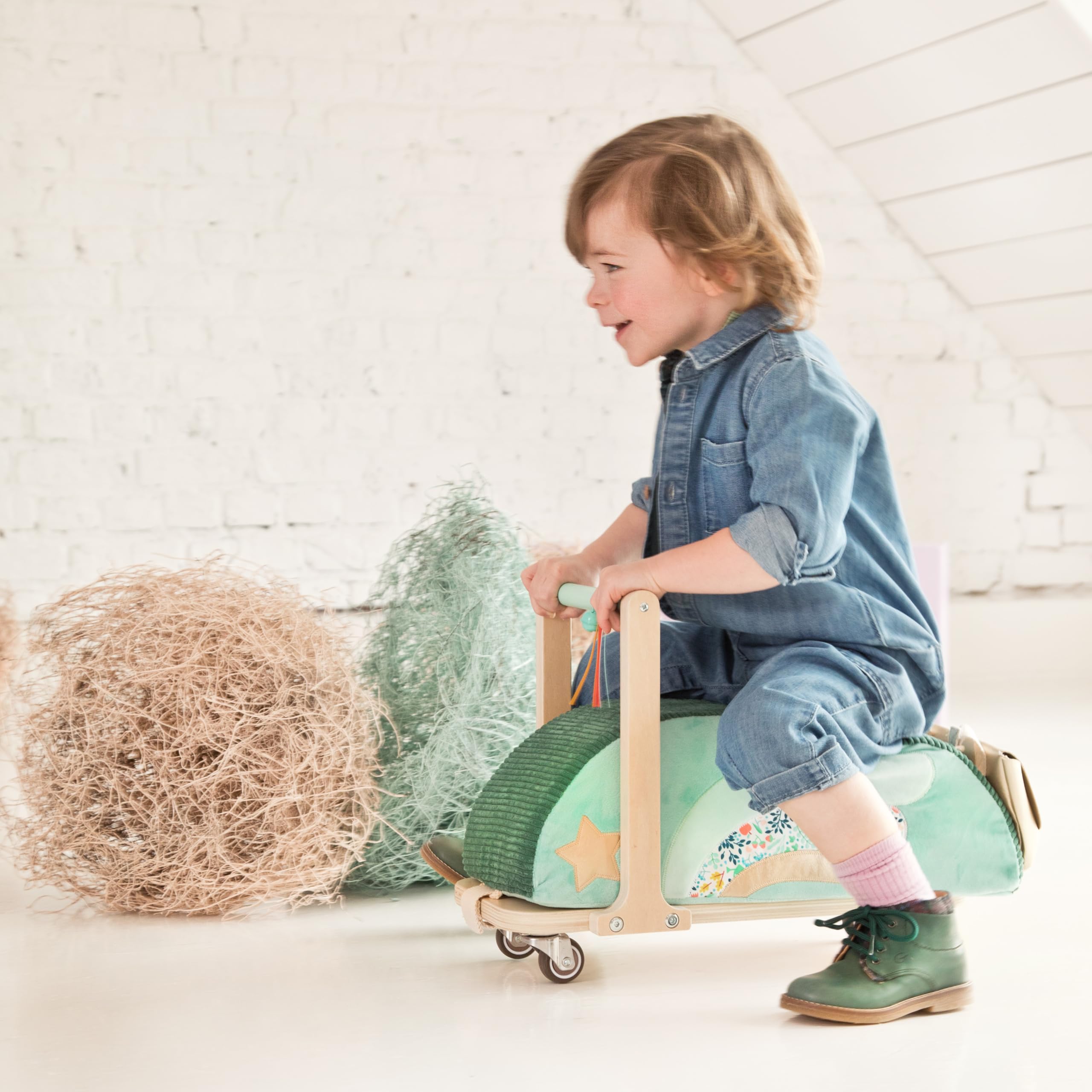 LILLIPUTIENS - Girello per Bambini in Legno e Tessuto Joe Il Drago - Stimola l’immaginazione e l’Equilibrio dei più Piccoli - con Ruote multidirezionali e Tasca Rimovibile - dai 12 Mesi - 83467