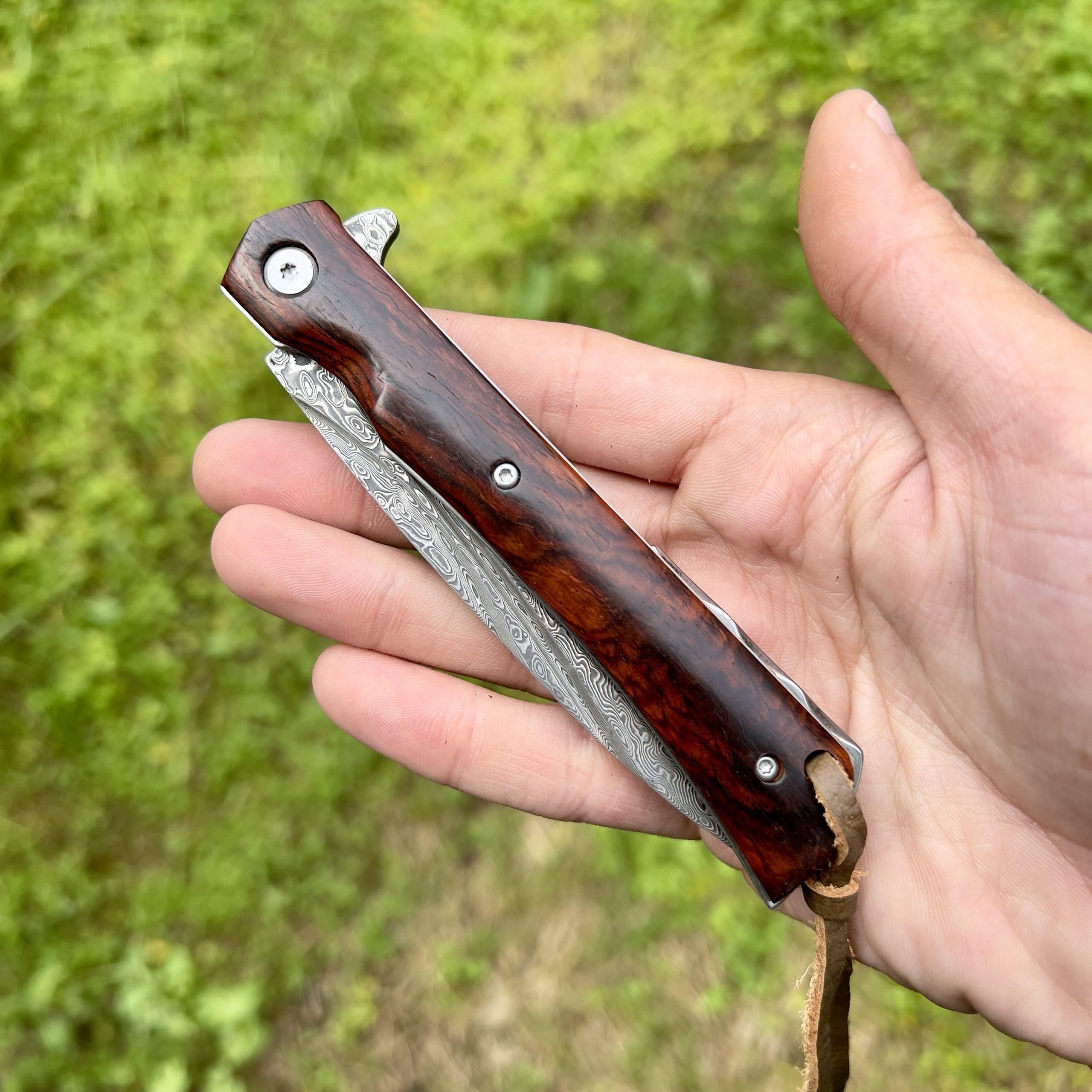 Couteau Pliant Poche Damas Style Japonais Damascus 67 Couches VG10 lame Tranchante Manche bois Collection Cadeau Homme forge artisanat custom camping extérieur edc