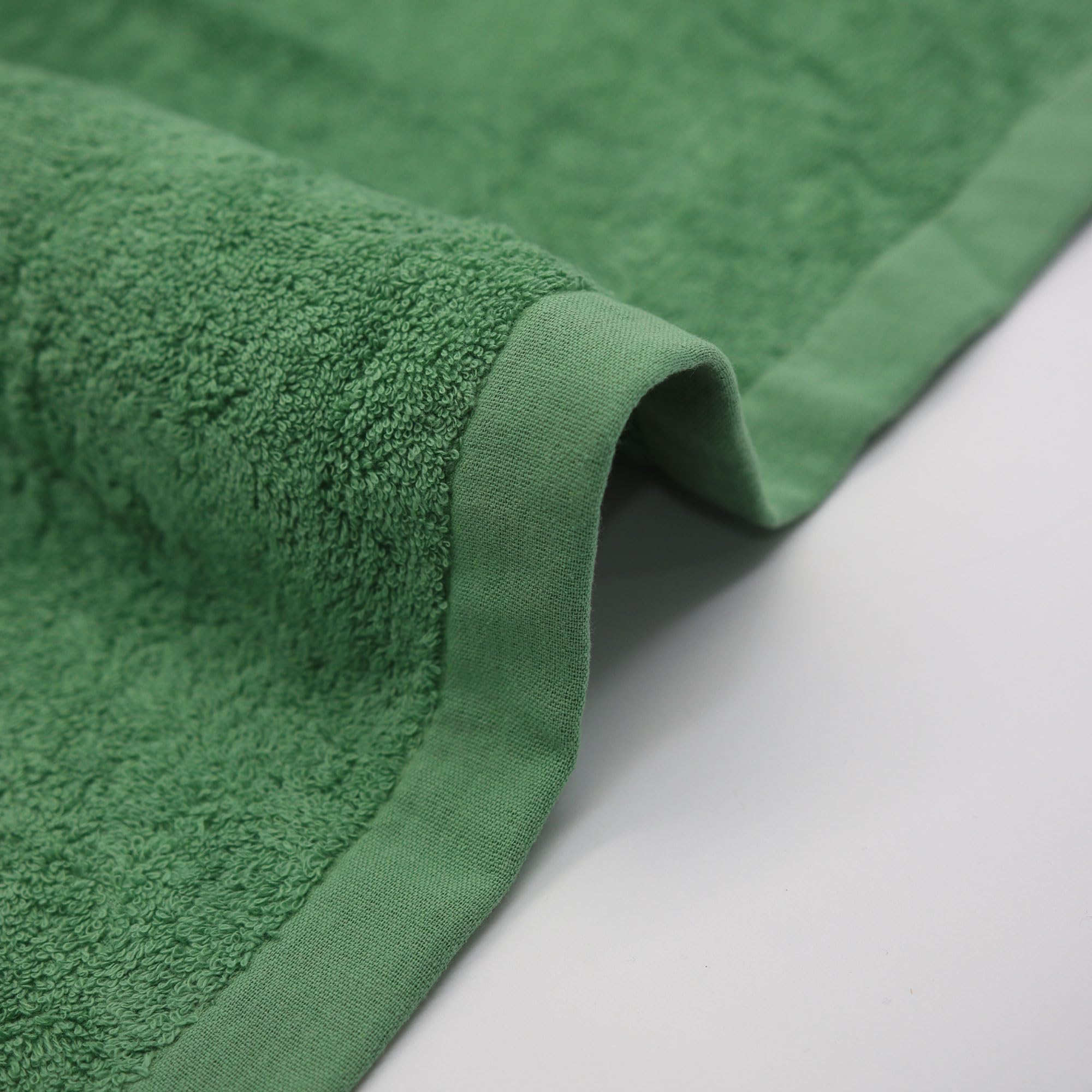 Juego de Toallas Verdes (4 Piezas) | 2 Toallas de Baño Grandes (70x140 cm) + 2 Toallas de Manos (50x100 cm) | 100% Algodón, 500 g/m² | Suaves y Absorbentes | Hechas en Portugal