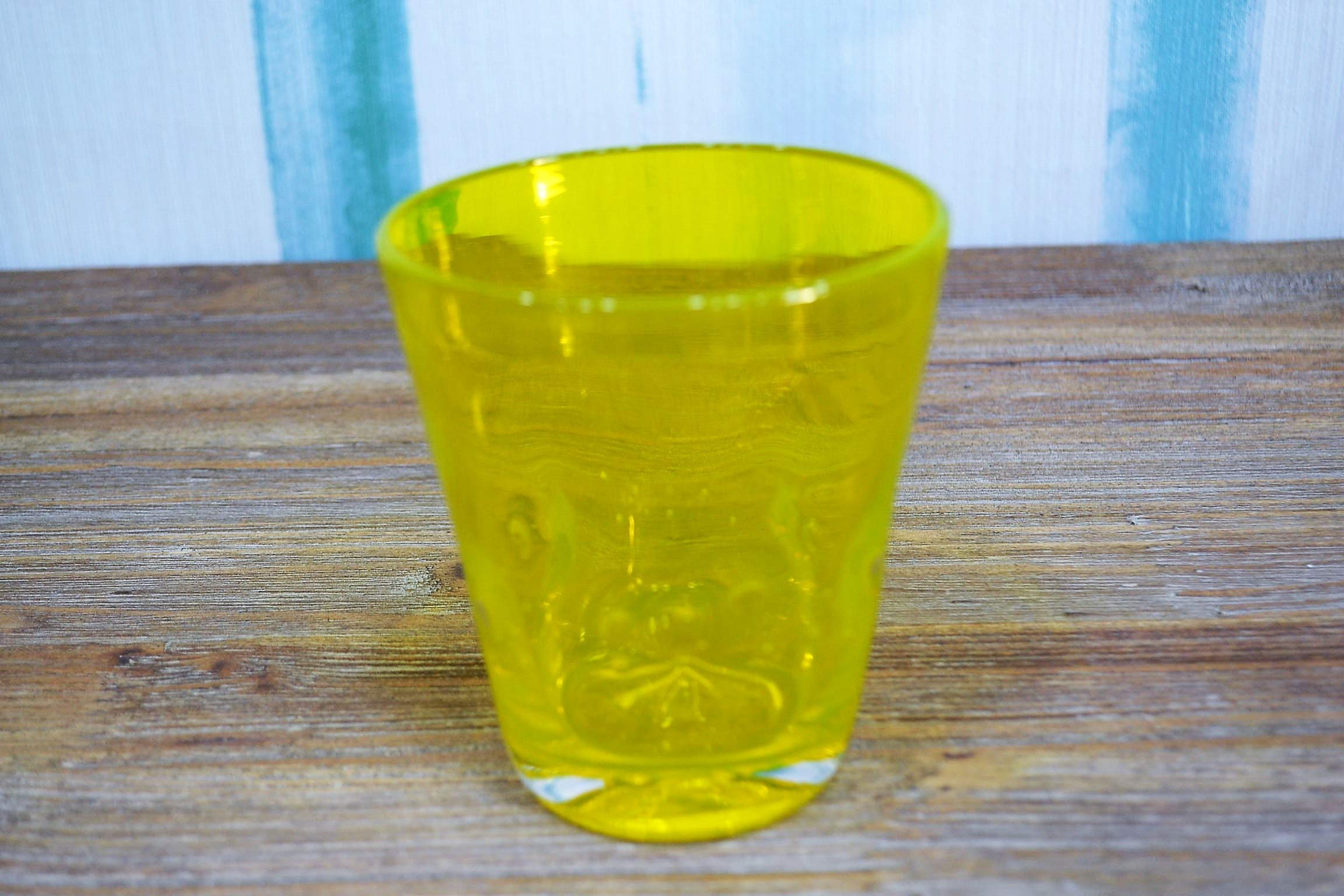ONLYLUX Set mit 6 Gläsern Eolo, gemischte Farben, Höhe 10 cm.