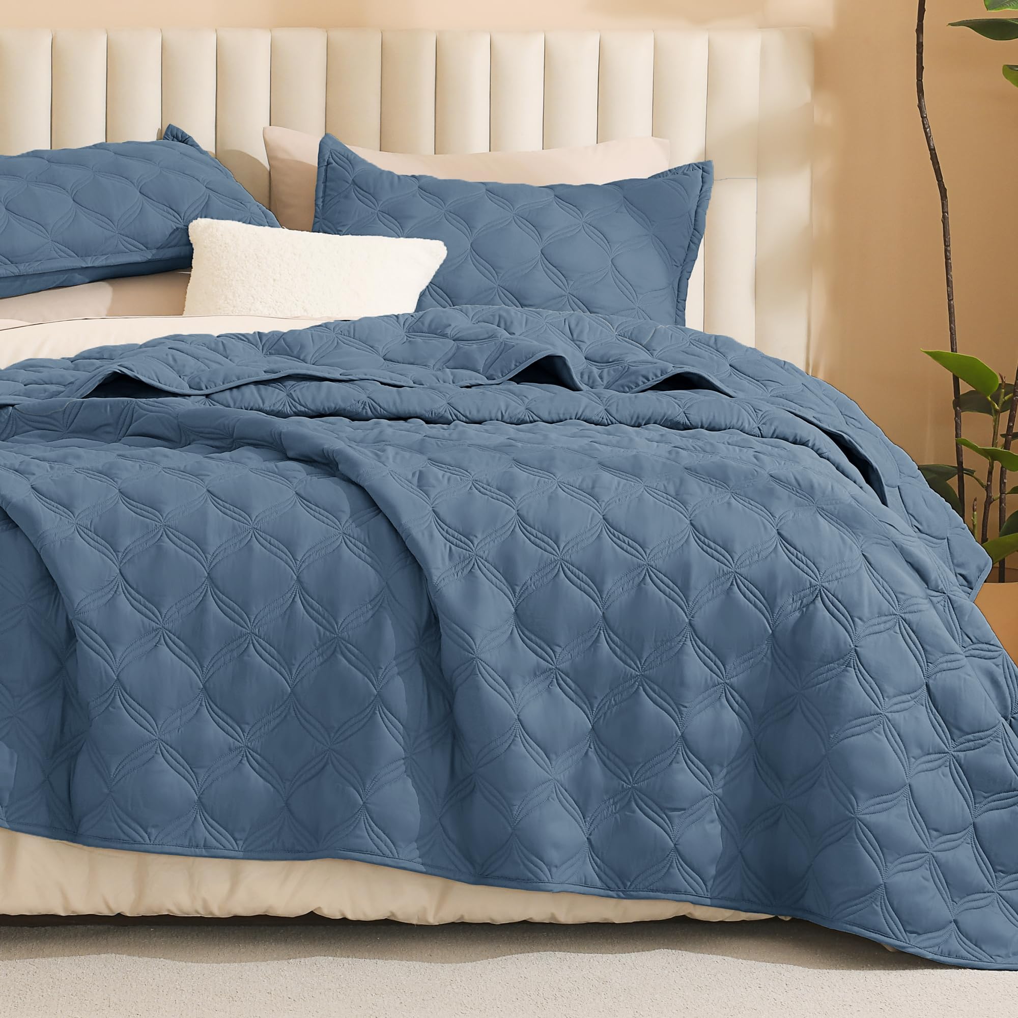 Litanika King Quilt Bedding Set, 3 Pieces Haze Blue Bedspreads Set — image 1