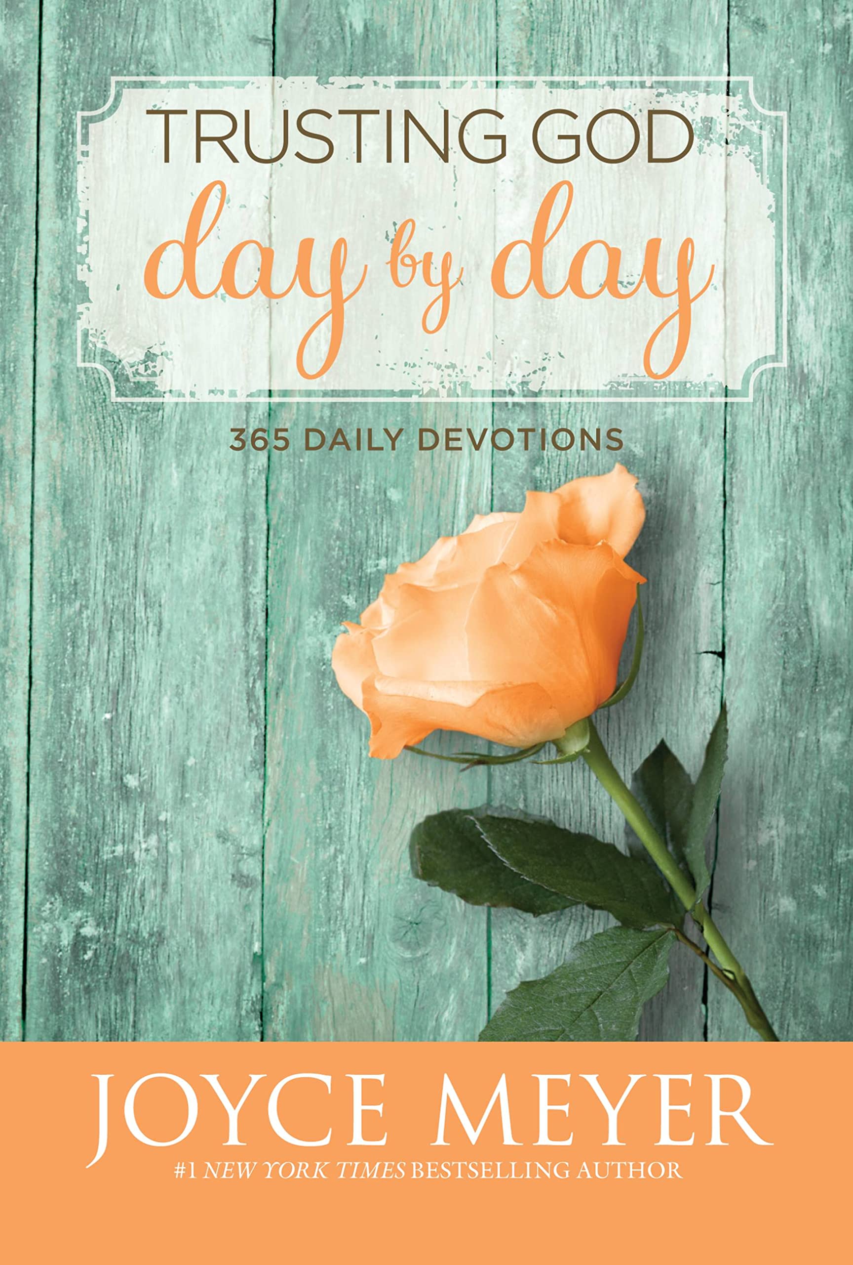 Trusting God Day by Day: 365 Daily Devotions Hardcover – 13 Nov. 2012