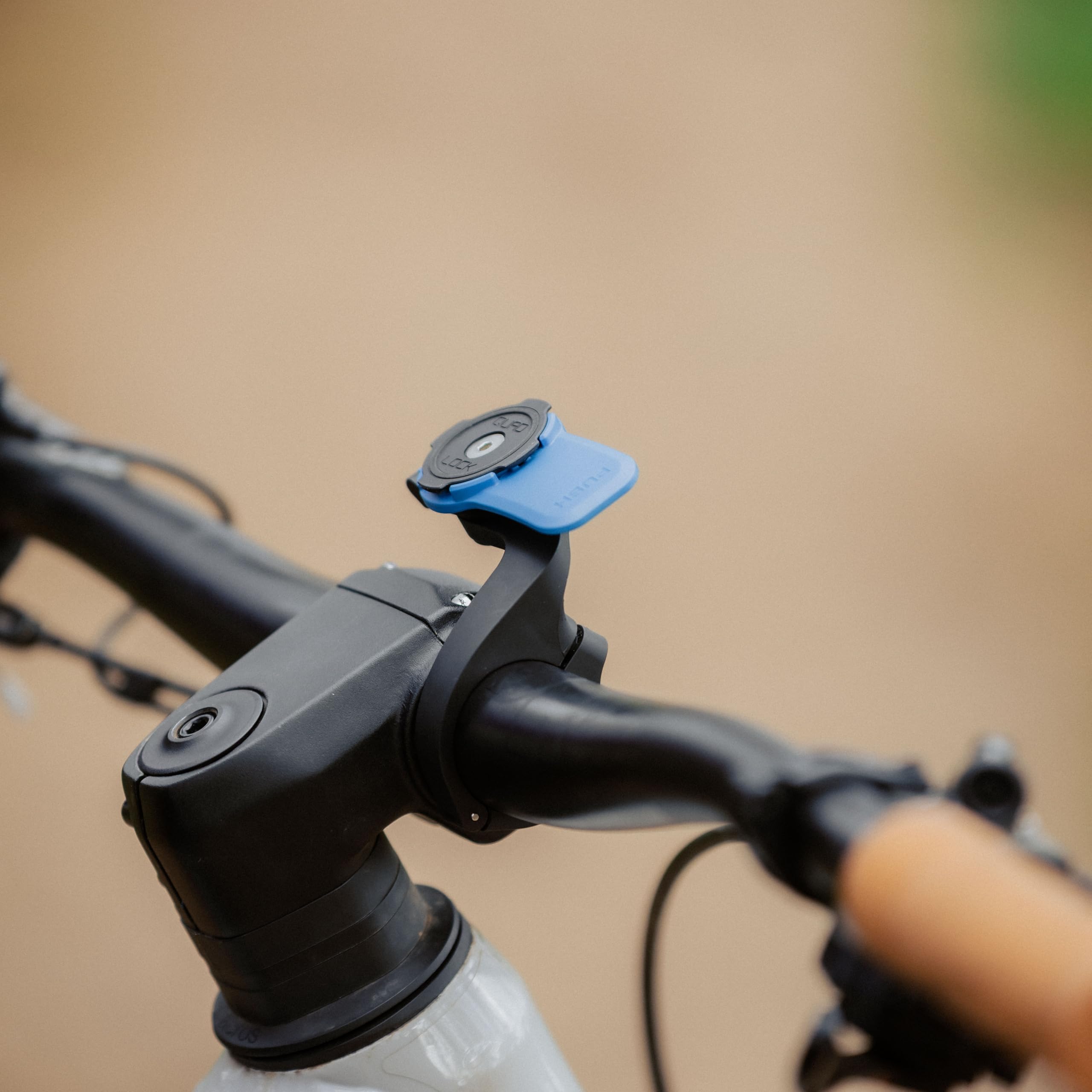 Amazon.co.jp: クアッドロックアウトフロントハンドルバーバイクフォン