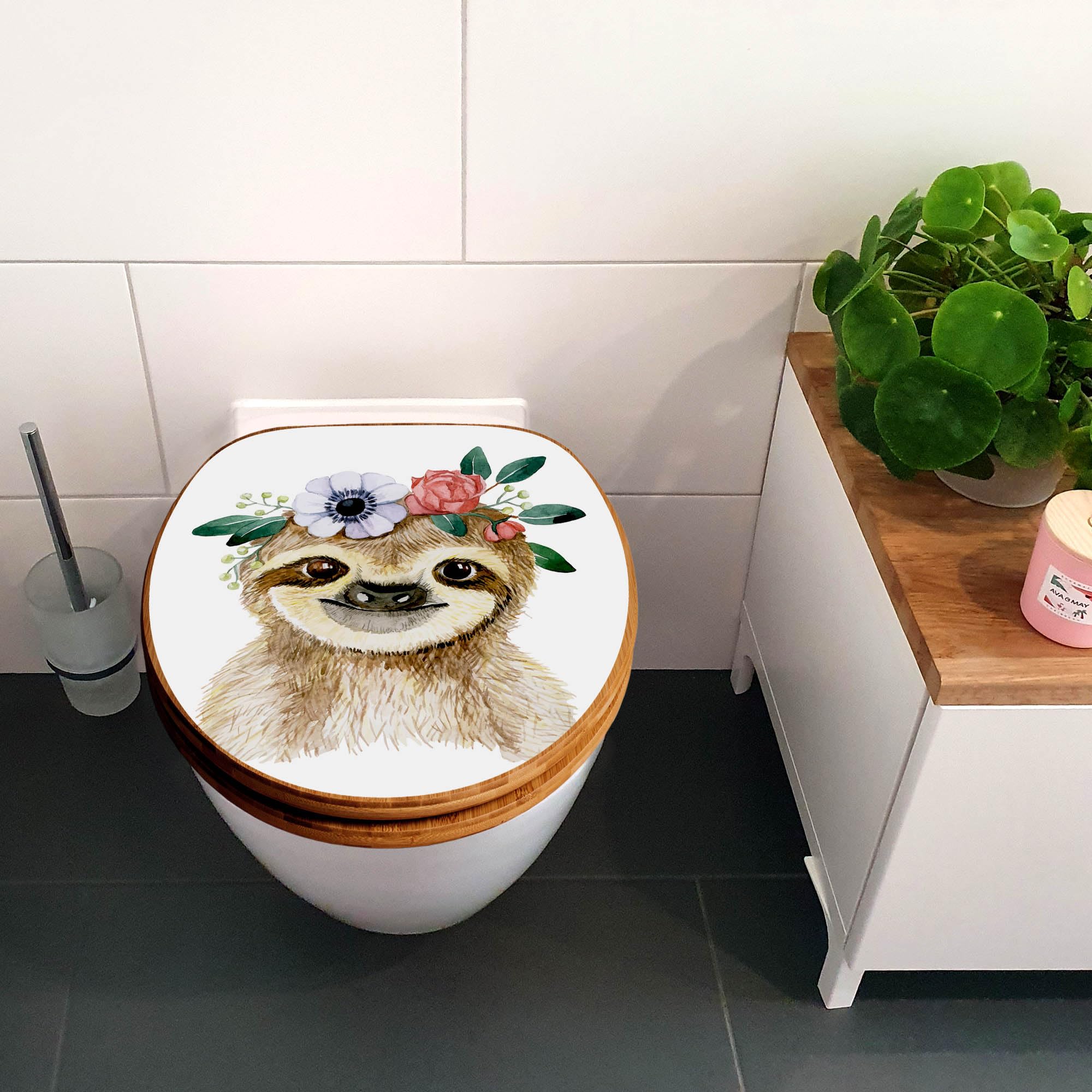 banjado Design WC Sitz Bambus Absenkautomatik 45,8x37,5cm - Toilettendeckel mit Absenkautomatik Holz - hochwertiger Bambus Klodeckel - WC-Sitz für gängigen Toiletten - Motiv Fröhliches Faultier mit Bl