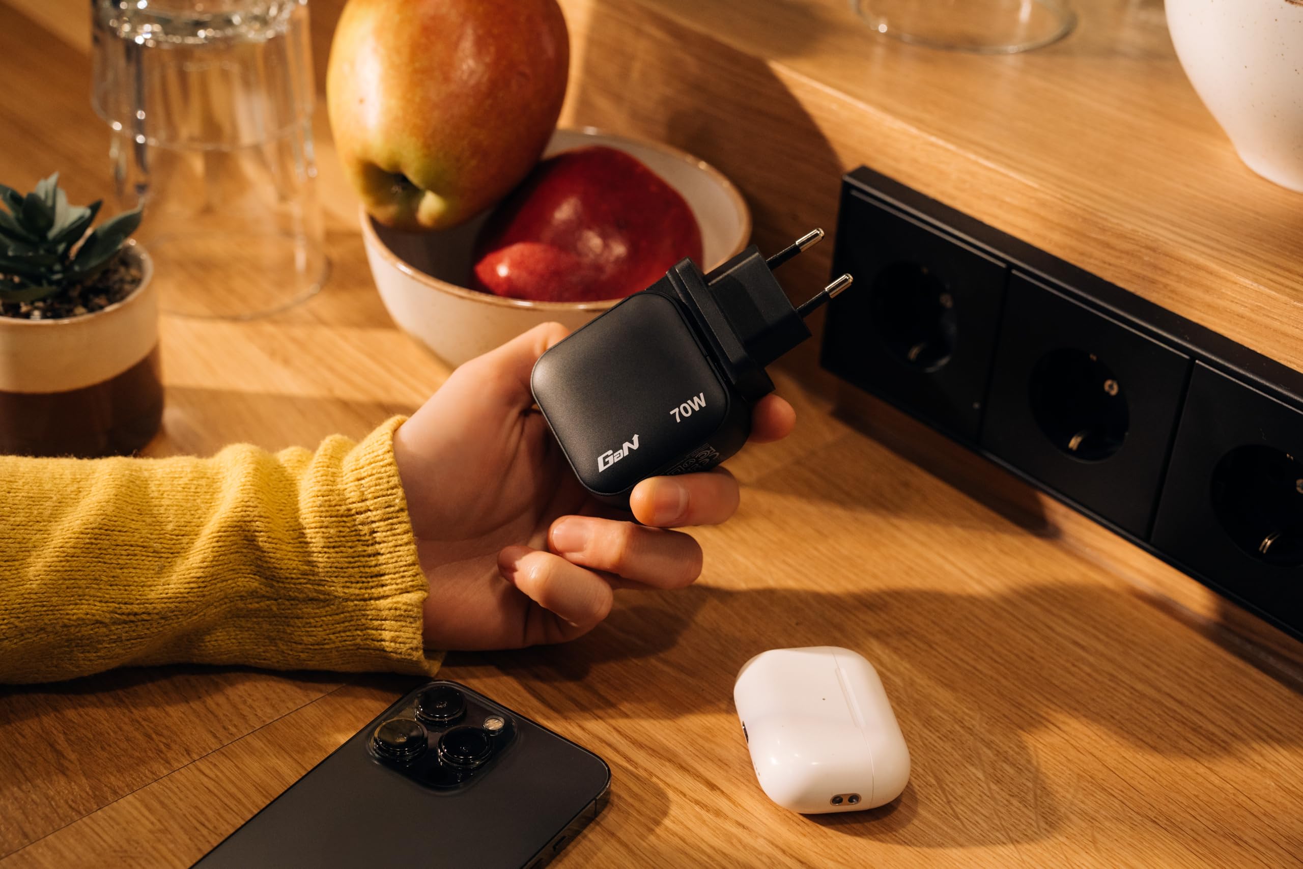 Verbatim Mini GaN Charger 70 W, 3 porty USB-C ładowarka z 2 x USB-C i 1 x USB-A, szybka ładowarka jako wtyczka wielokrotna, do Apple iPad, iPhone, Samsung & Co, do UE, UK, USA