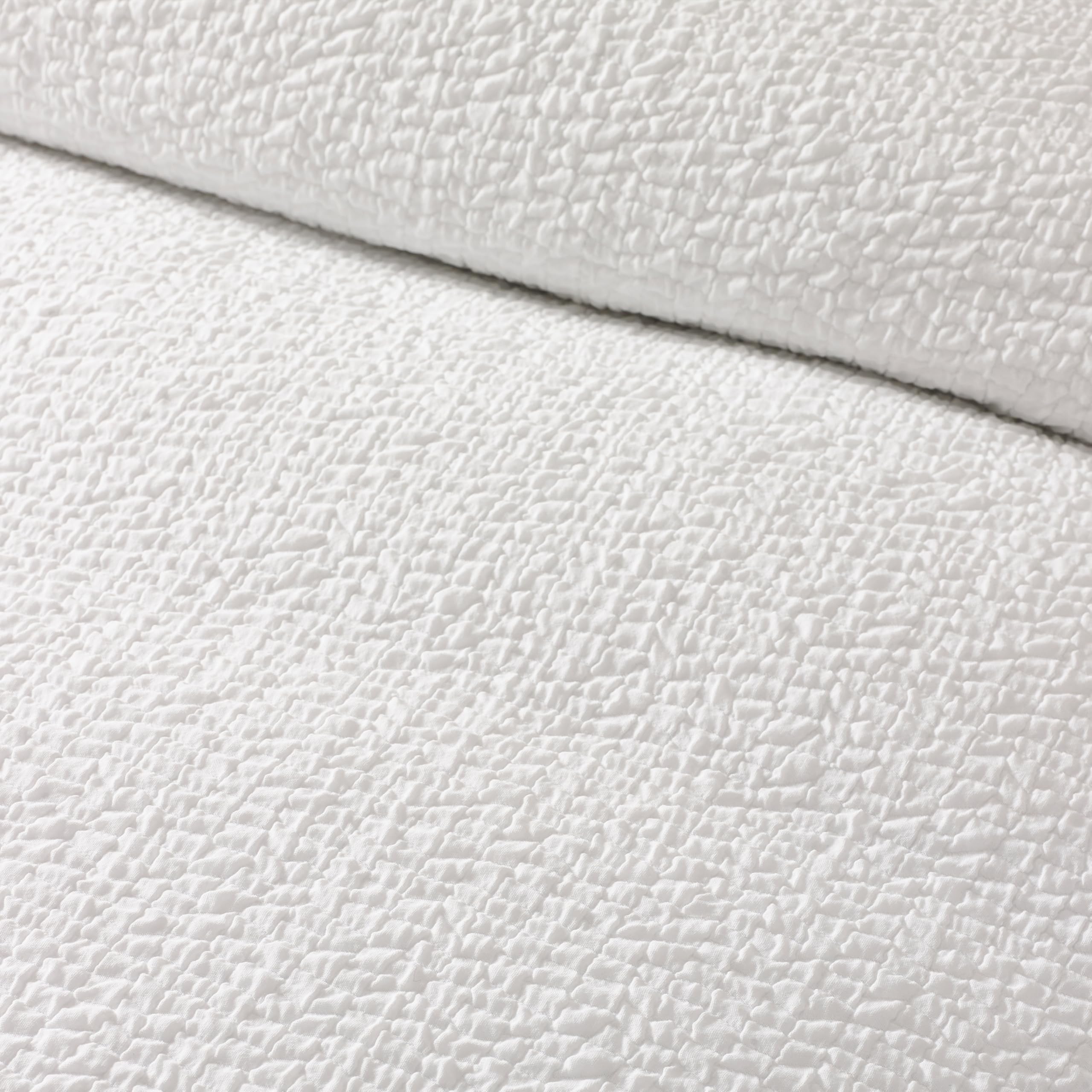 Catherine Lansfield Crinkle Seersucker Double Duvet Cover Set including Pillowcases White - Image 3