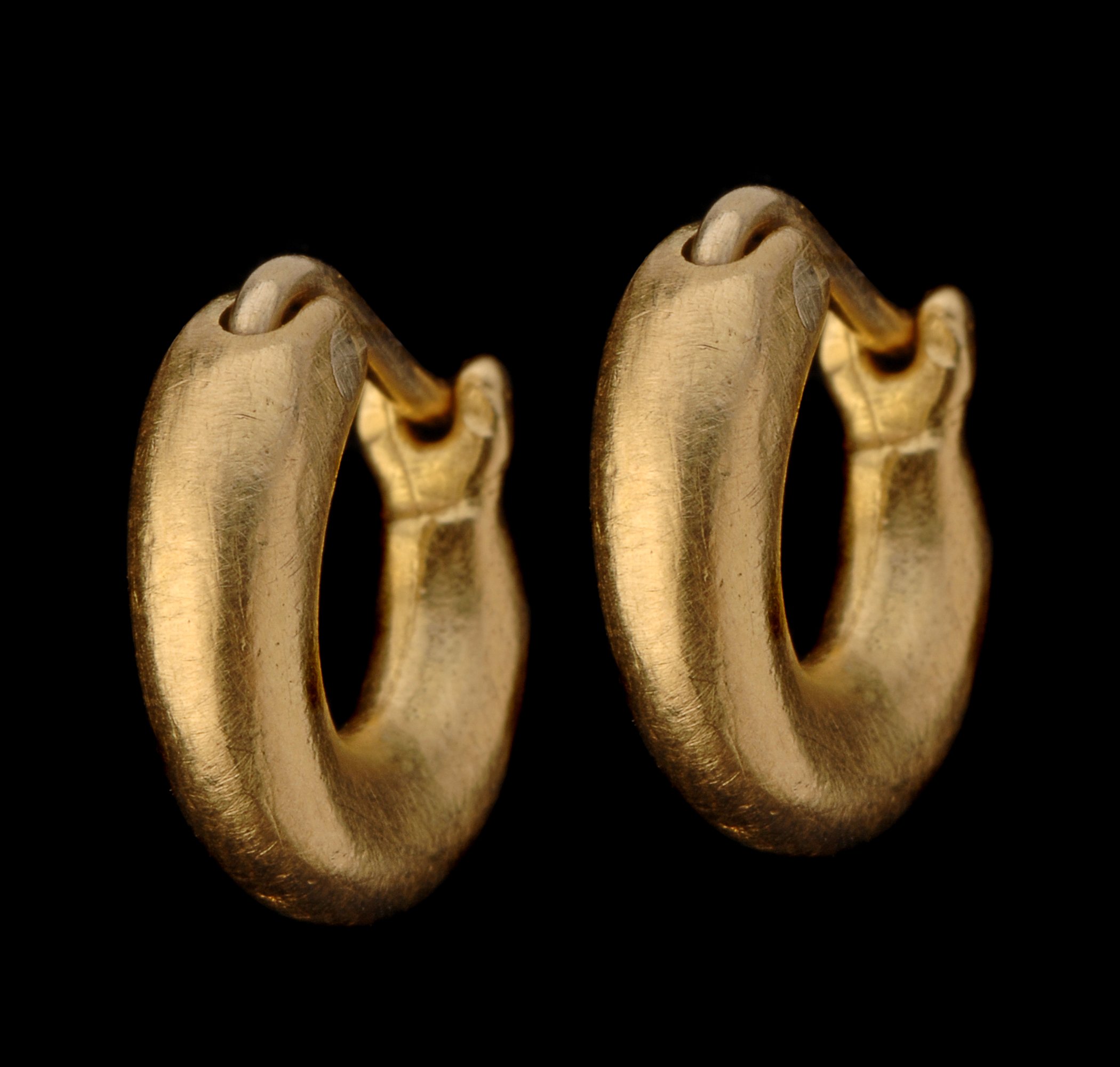 22k Gold Hoop Earrings, Classic Small 22k Solid Gold Click-in Hoop Earrings, Fine Jewelry.