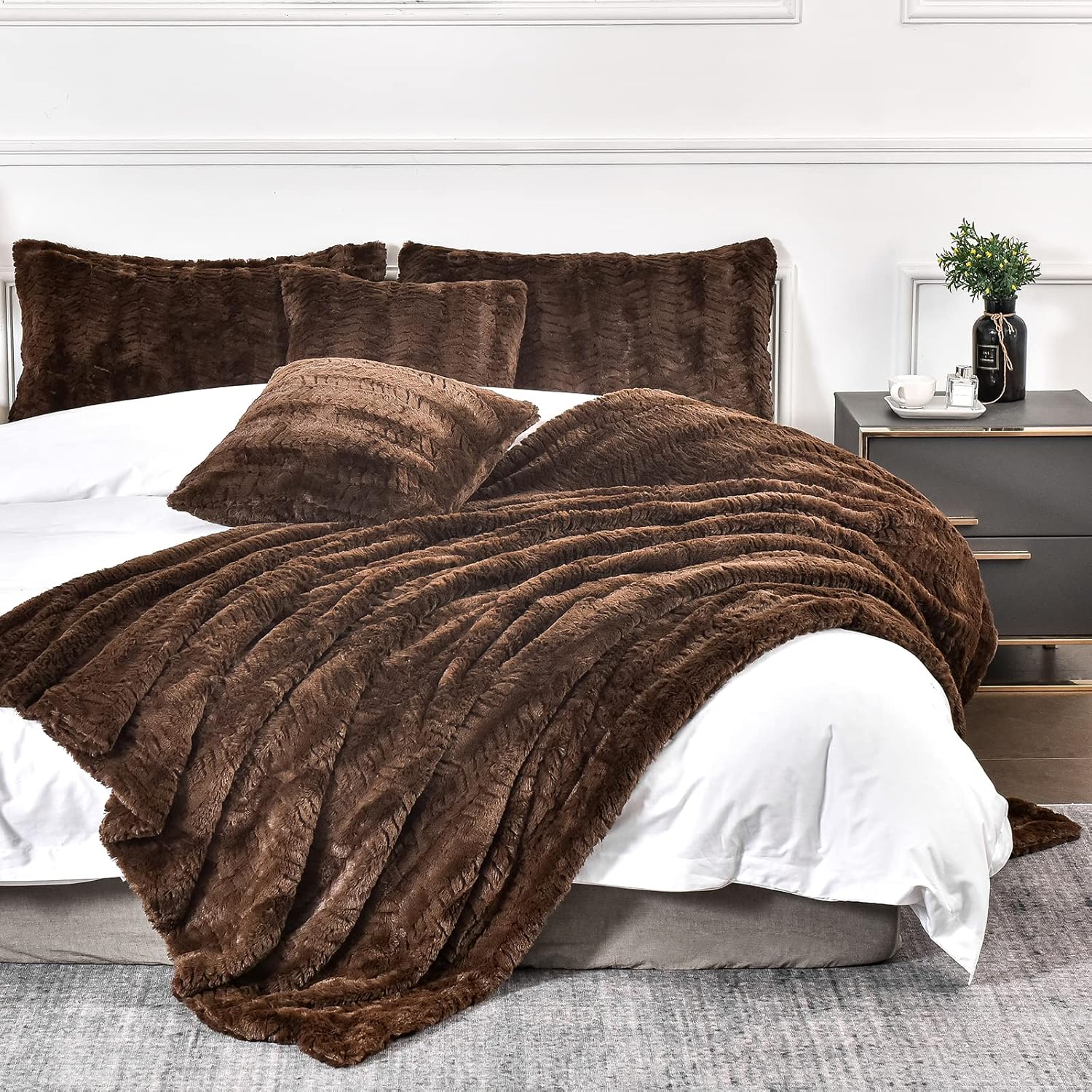 YUSOKI Luxury Faux Fur Throw Blanket(Without Pillows) 2 Layers,3lb,All Ages,Home Decoration, (Brown,50" x 63") - Image 3
