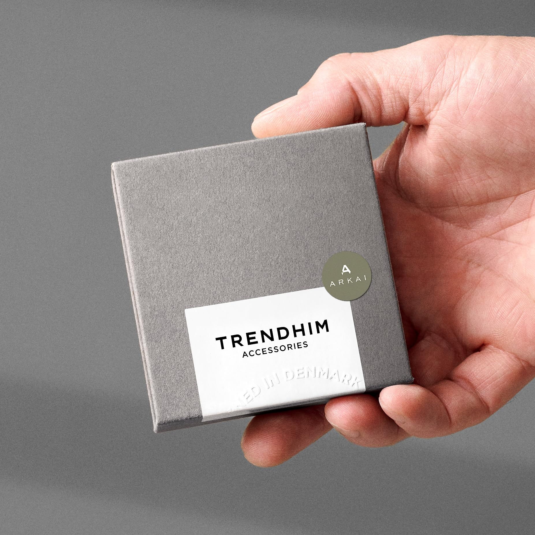 Arkai by Trendhim Pulsera para hombre con perlas de calavera de acero inoxidable, cierre de latón robusto y diseño detallado, diseño danés, accesorio informal