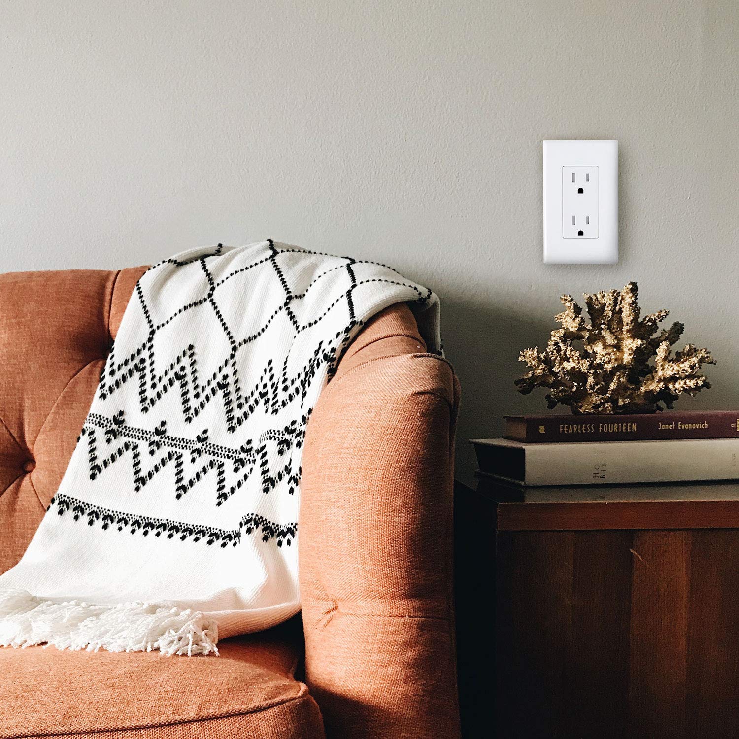 Placas de pared decorativas sin tornillos de 1 banda, cubierta de salida de tamaño estándar segura para niños, termoplástico de policarbonato irrompible, blanco brillante, paquete de 10