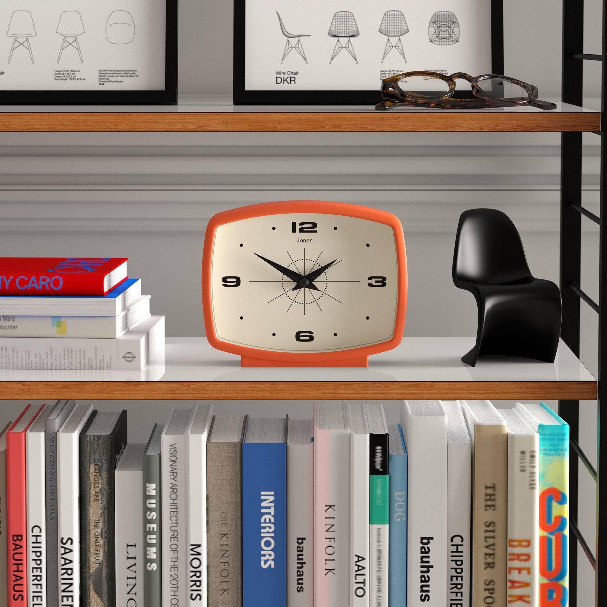 JONES CLOCKS® Film Schreibtischuhr | Retro-rechteckiges Design | Orange | Retro-Design, das mid-Century-Stil mit einem markanten modernen Finish für Regal, Tisch, kaminsims oder Bett verbindet