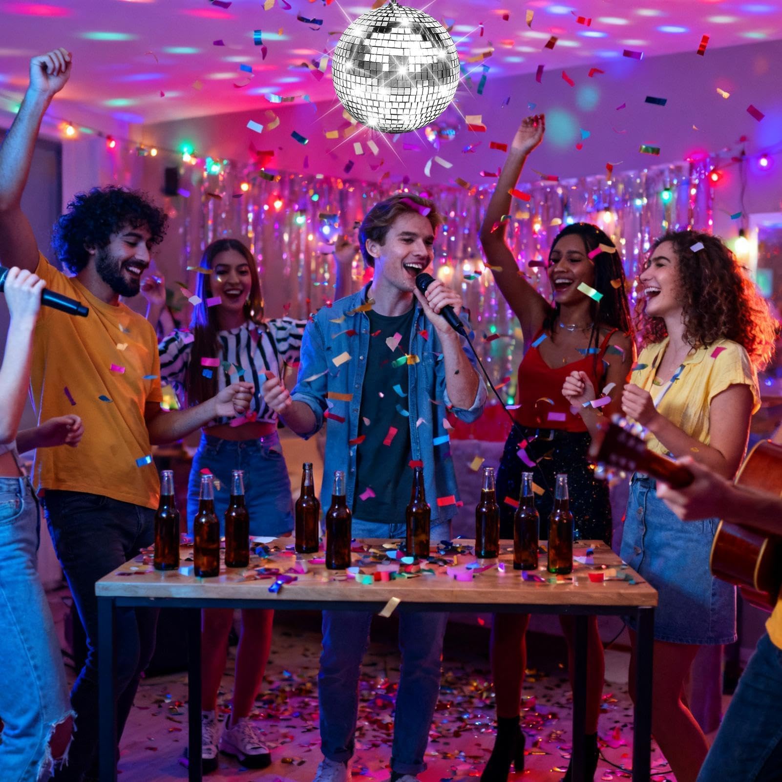 Bola De Discoteca Festiva Que Refracta Deslumbrantes Efectos De Luz