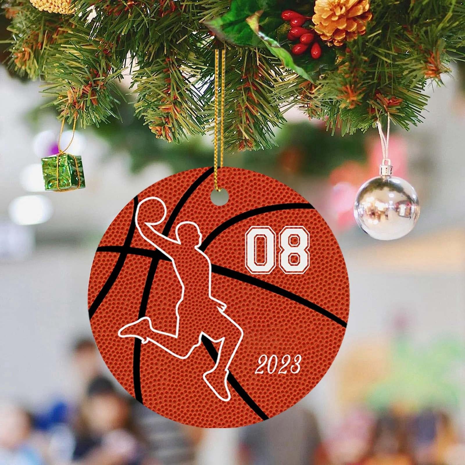 Pallone Di Natale Da Basket - Fotografie stock e altre immagini di Basket - Basket, Palla da pallacanestro, Palla dell'albero di Natale - iStock