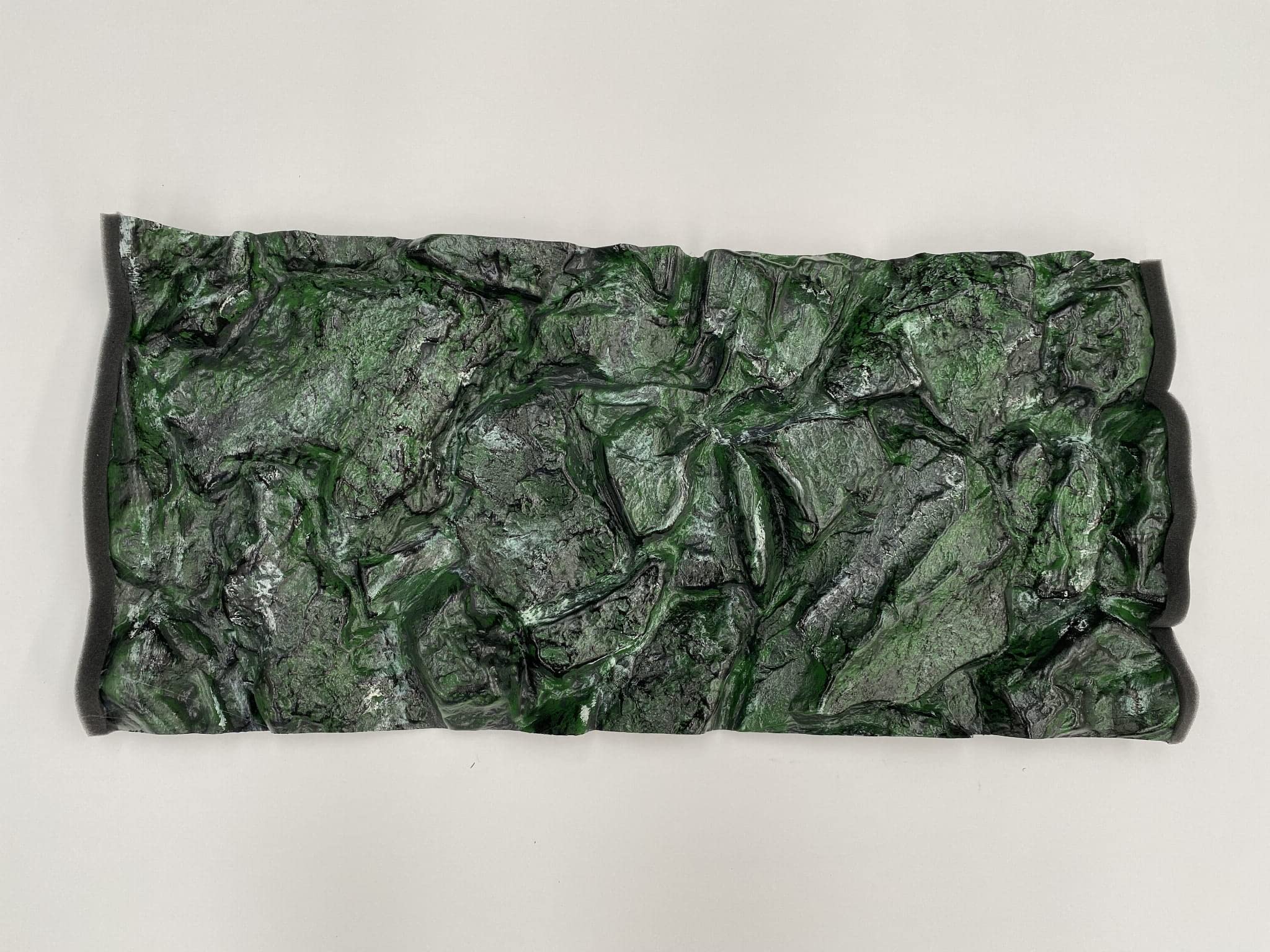 PLASTIKO - Aquarium Hintergrund 3D I Rückwänd 50x30 cm I Leicht zu Montieren und Reinigen I Keine Verklebung Erforderlich I Sicher für Tiere I Grün mit einem Muster aus Hohen Steinen