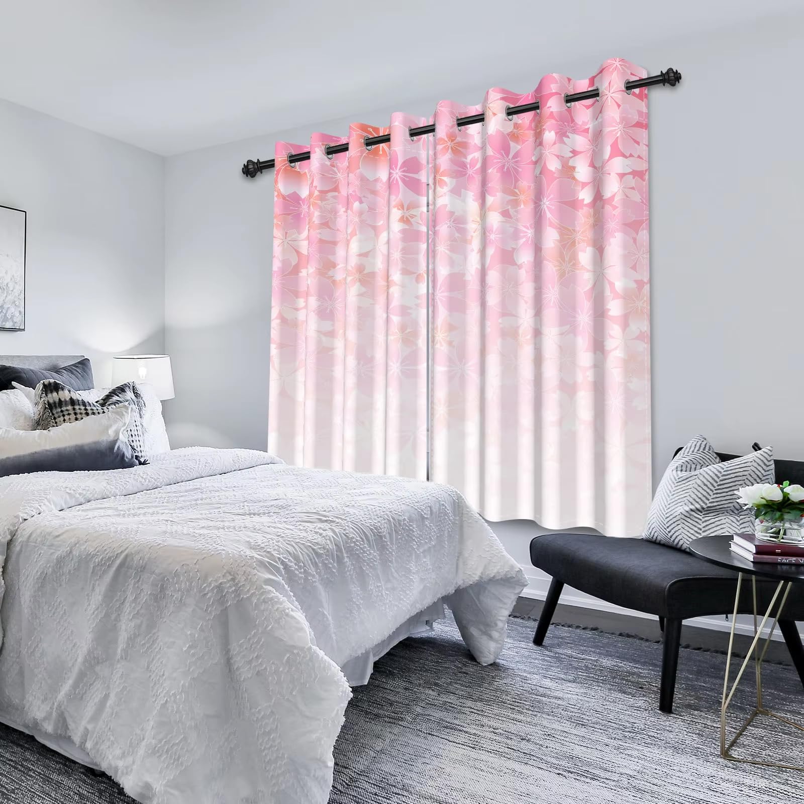 Rideaux occultants motif floral rose pour créer un cocon dans une chambre de fille