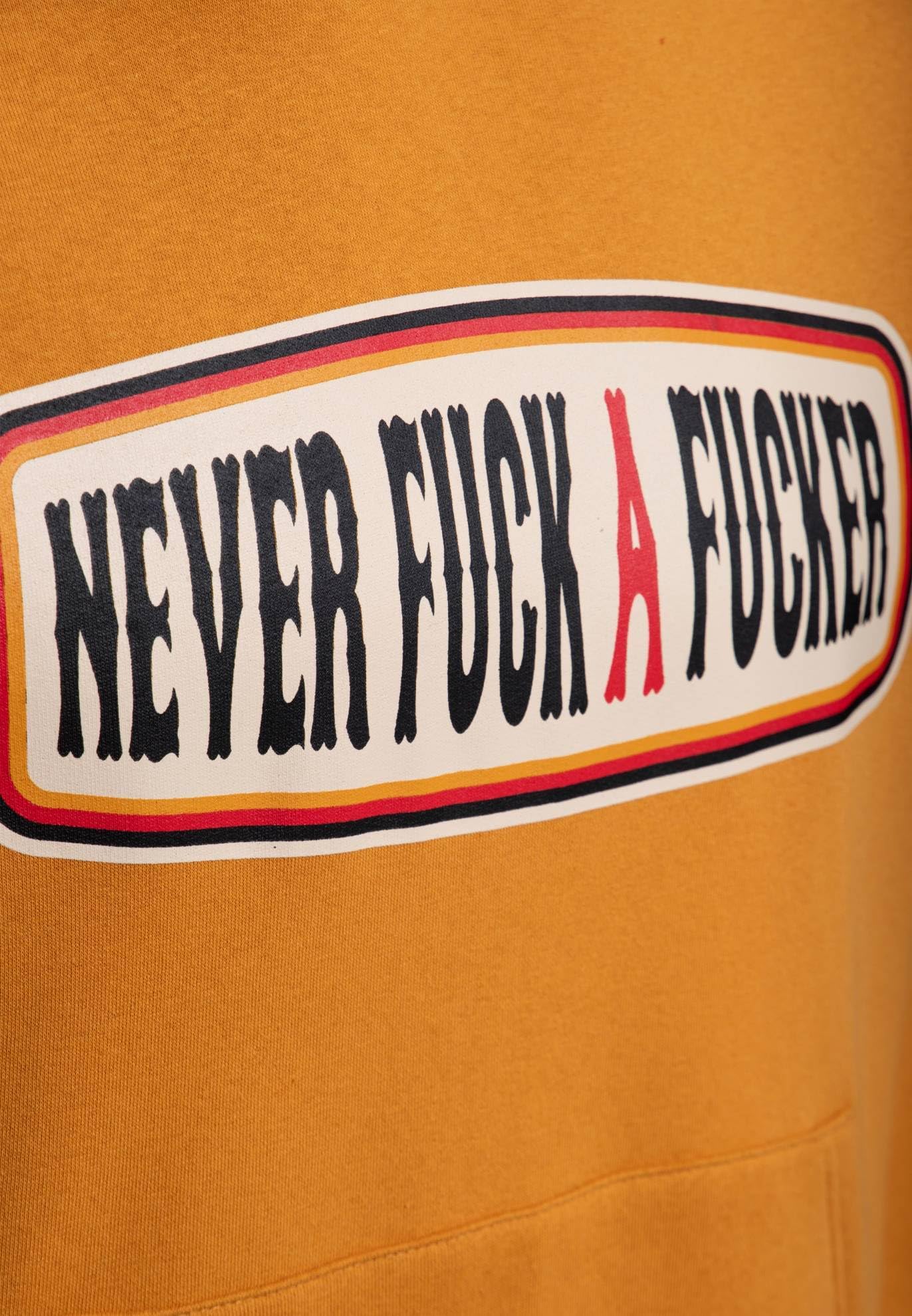King Kerosin Męska bluza z kapturem · bluza z kapturem · bluza z kapturem · nadruk statement · kaptur · ściągacz · nadruk · vintage · retro · rowerzysta · długi rękaw · Never Fuck A Fucker
