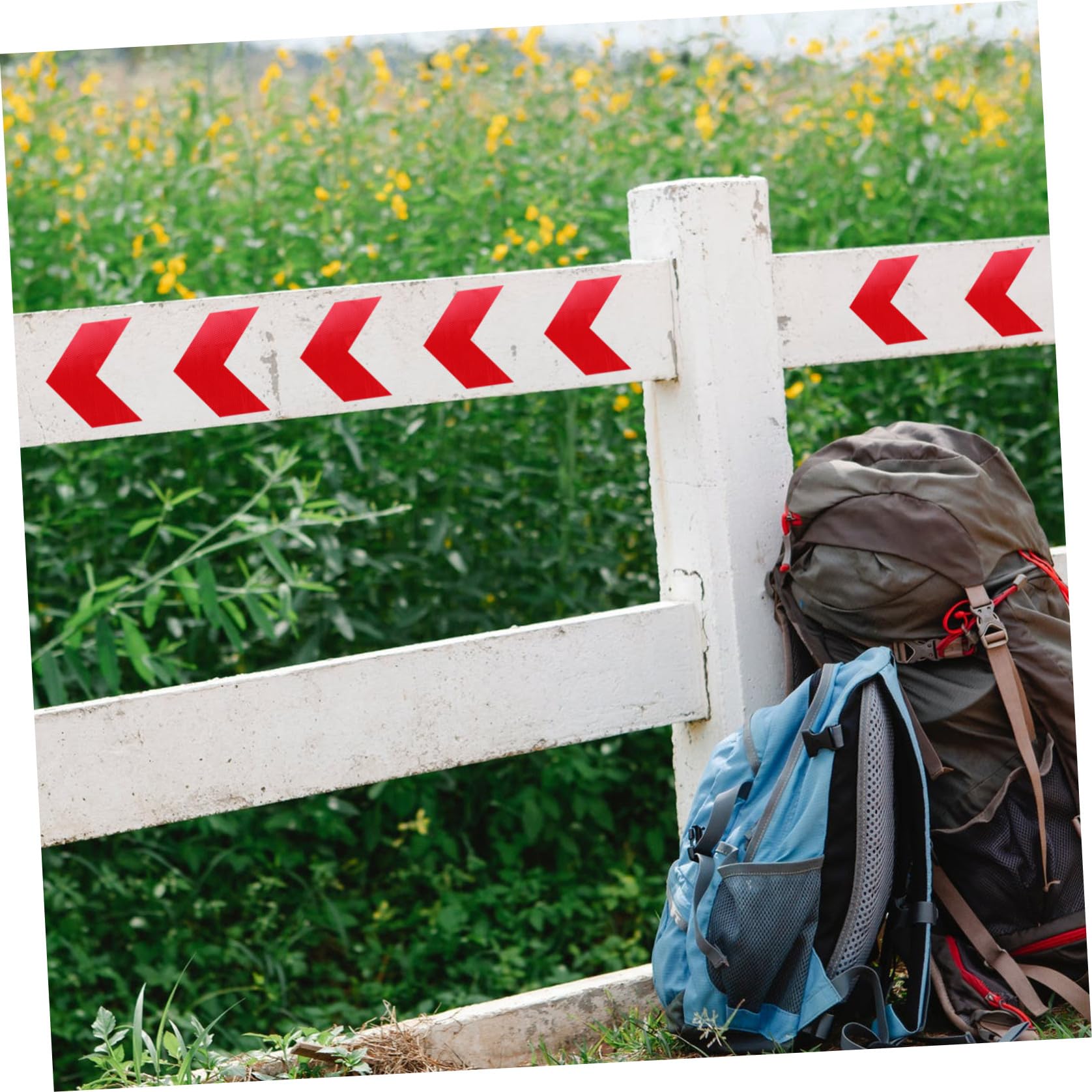Healeved Ruban Adhésif Réfléchissant De Signalisation Trafic Autocollant Flèche Rouge Et Blanc Bande De Sécurité Résistante Et Étanche Pour Visibilité Nocturne Et Avertissement Routier
