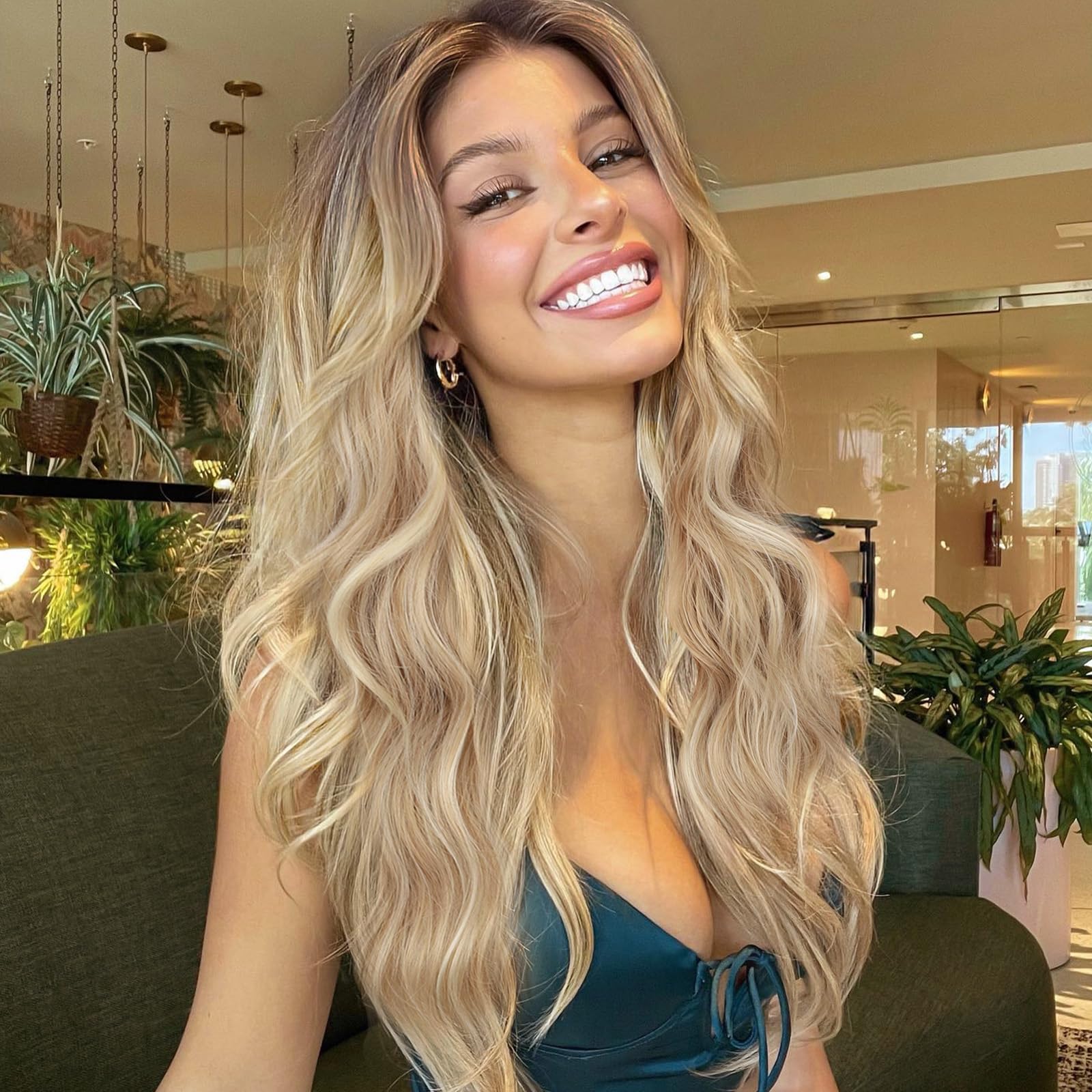 XIXIBI Long Blonde Wig Blond Wavy Wig for Women Beach Blonde Highlight Middle Part Wigs with Dark Root Synthetic Heat Resistant Natural Hair Wig for