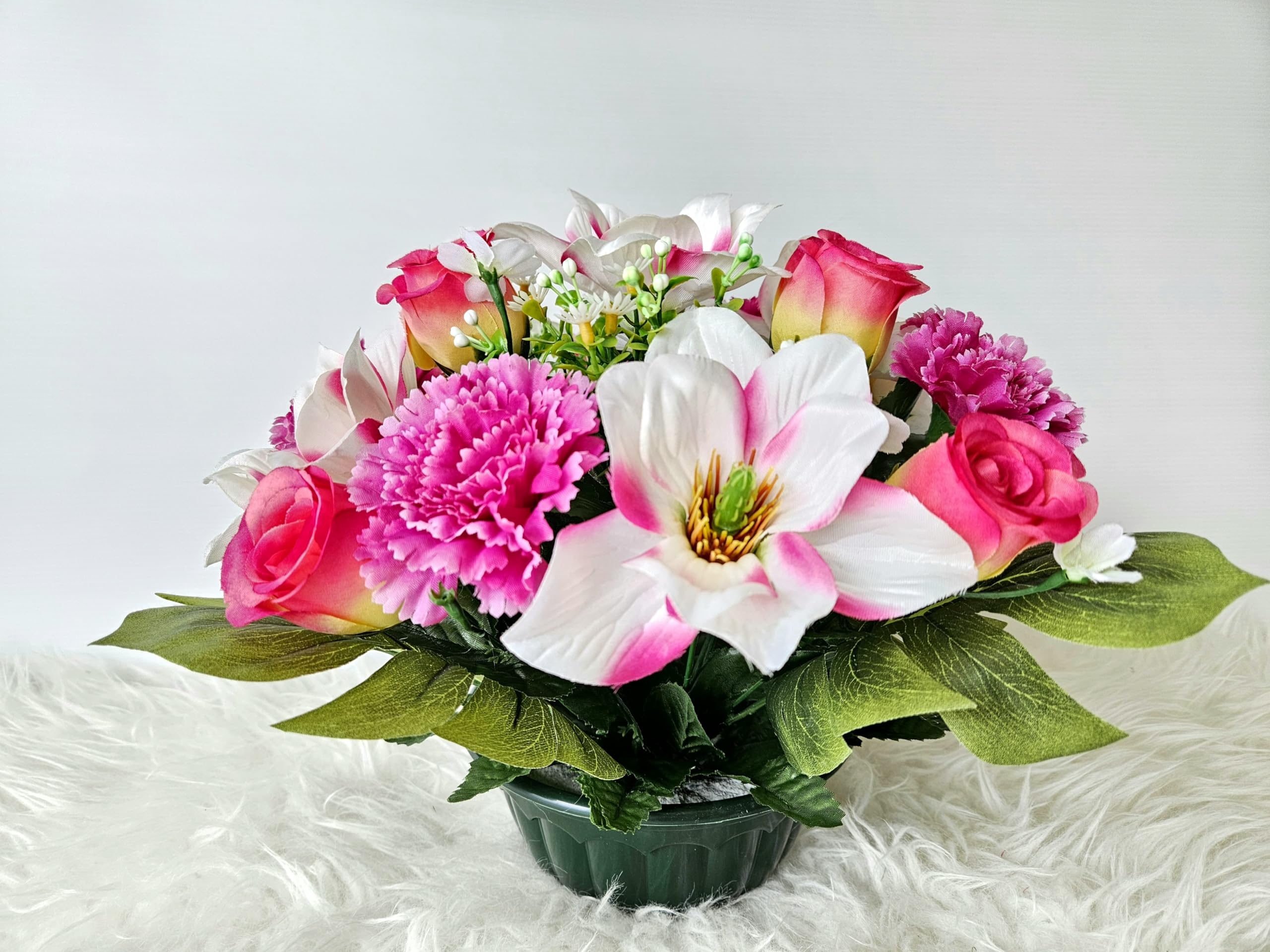 Composition de Fleurs Artificielles, Lesté Ciment pour Une Très Bonne Tenue à L' extérieur. Réalisé par Nos Soins, Fleurs de Qualité.