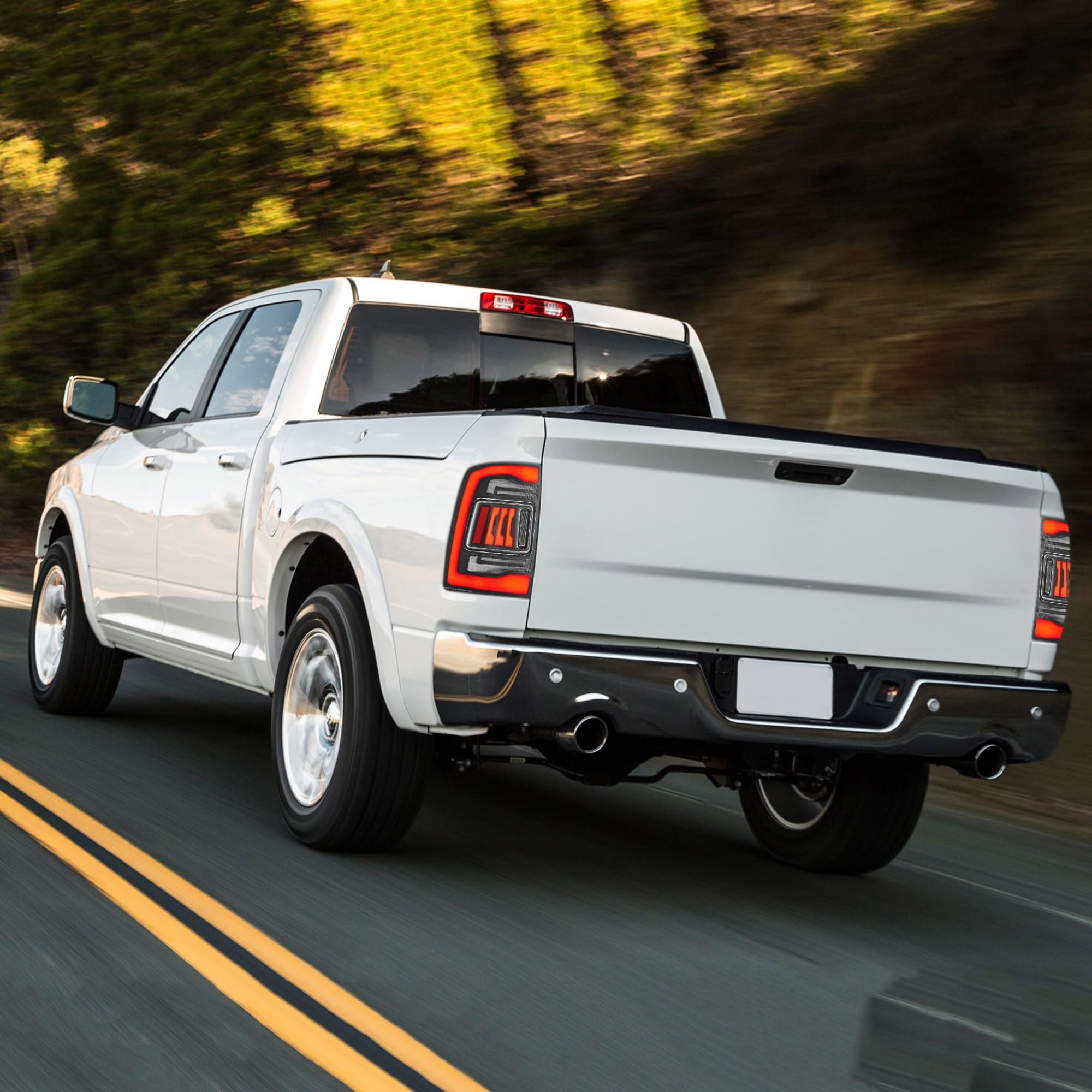 Rückleuchten kompatibel für Ram 1500 2009-2018, Ram 2500/3500 2010-2018, Ram 1500 Classic 2019-2024, Kein E-Prüfzeichen, Kein Nebellicht (Klar + Roter Balken)