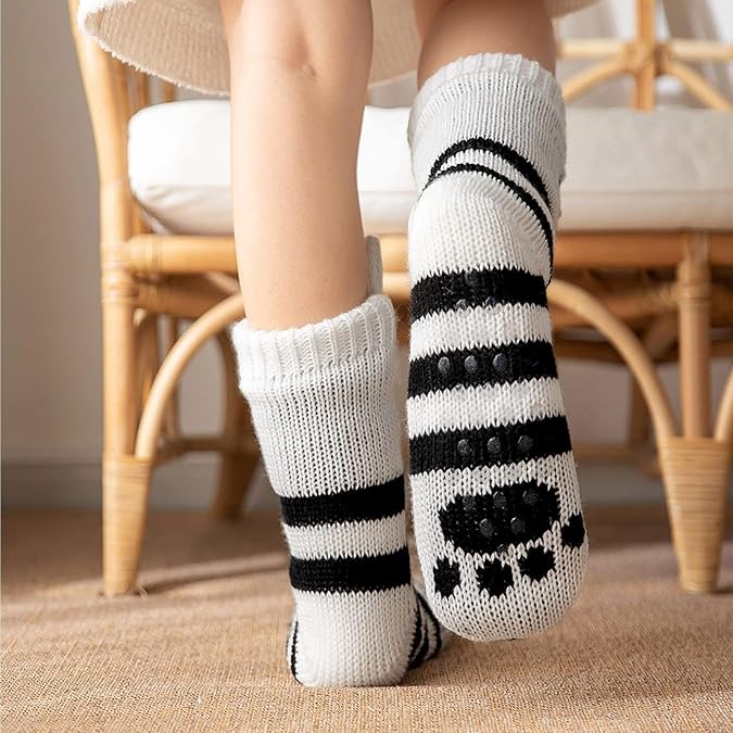 Women Fluffy Slipper Socks: Warm Thermal Sherpa Lined Fleece Bed Socks with Cute Animal Pattern Anti Slip House Socks for Winter Indoor Christmas Idea for Mum & Daughter One size