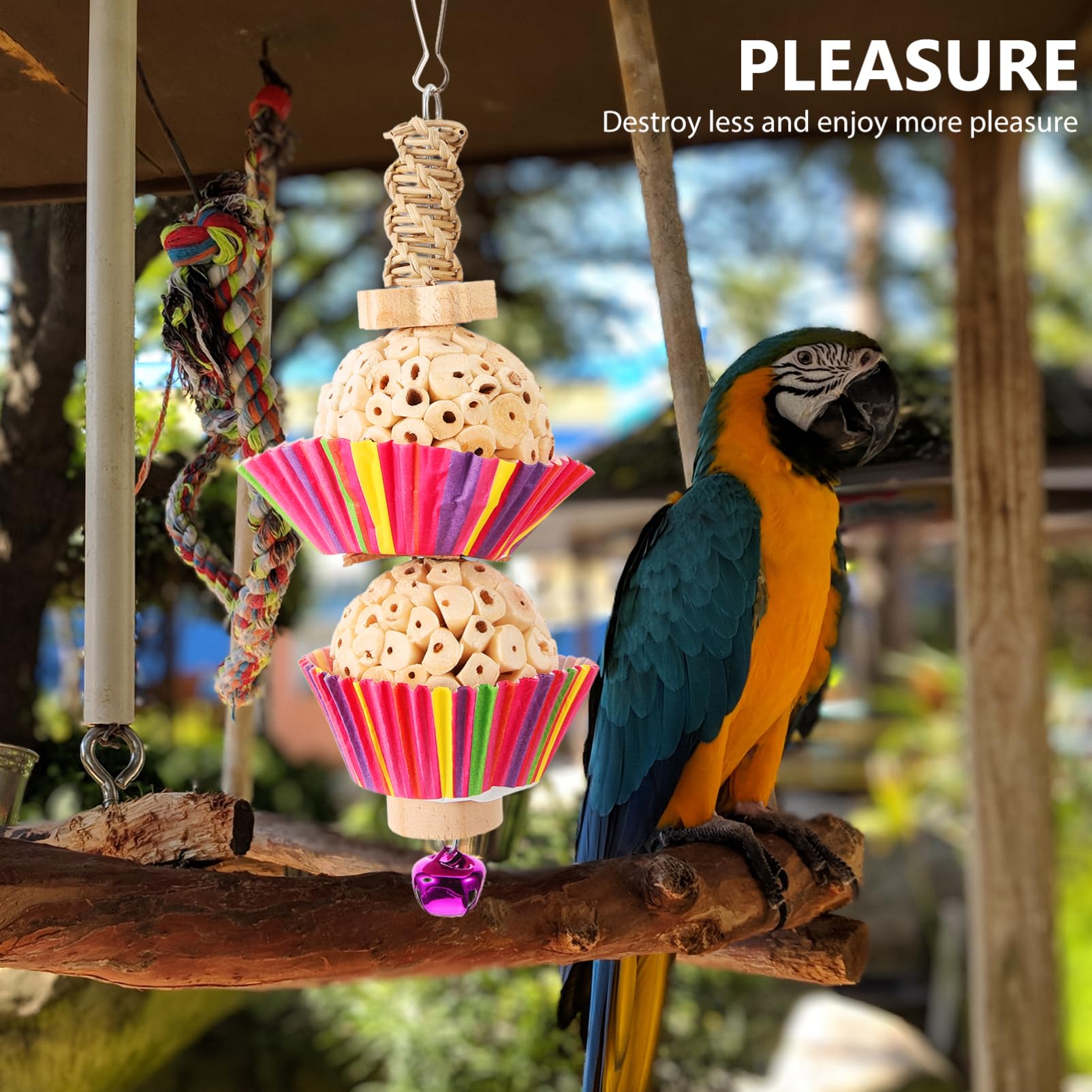Happyyami Jouet à Mâcher pour Oiseaux Accessoire Suspendu pour Perroquets Jouet De Bricolage Vigne Naturelle avec Deux Boules pour Divertissement Oiseaux