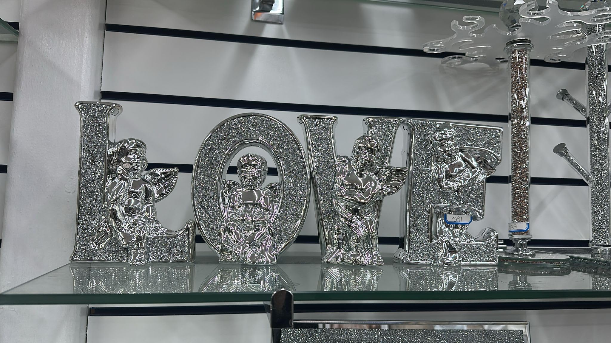 Impresionante adorno de amor plateado con querubines – Letras decorativas de diamante triturado de cristal, 17 cm de alto, elegante decoración del hogar para sala de estar, dormitorio, estante o