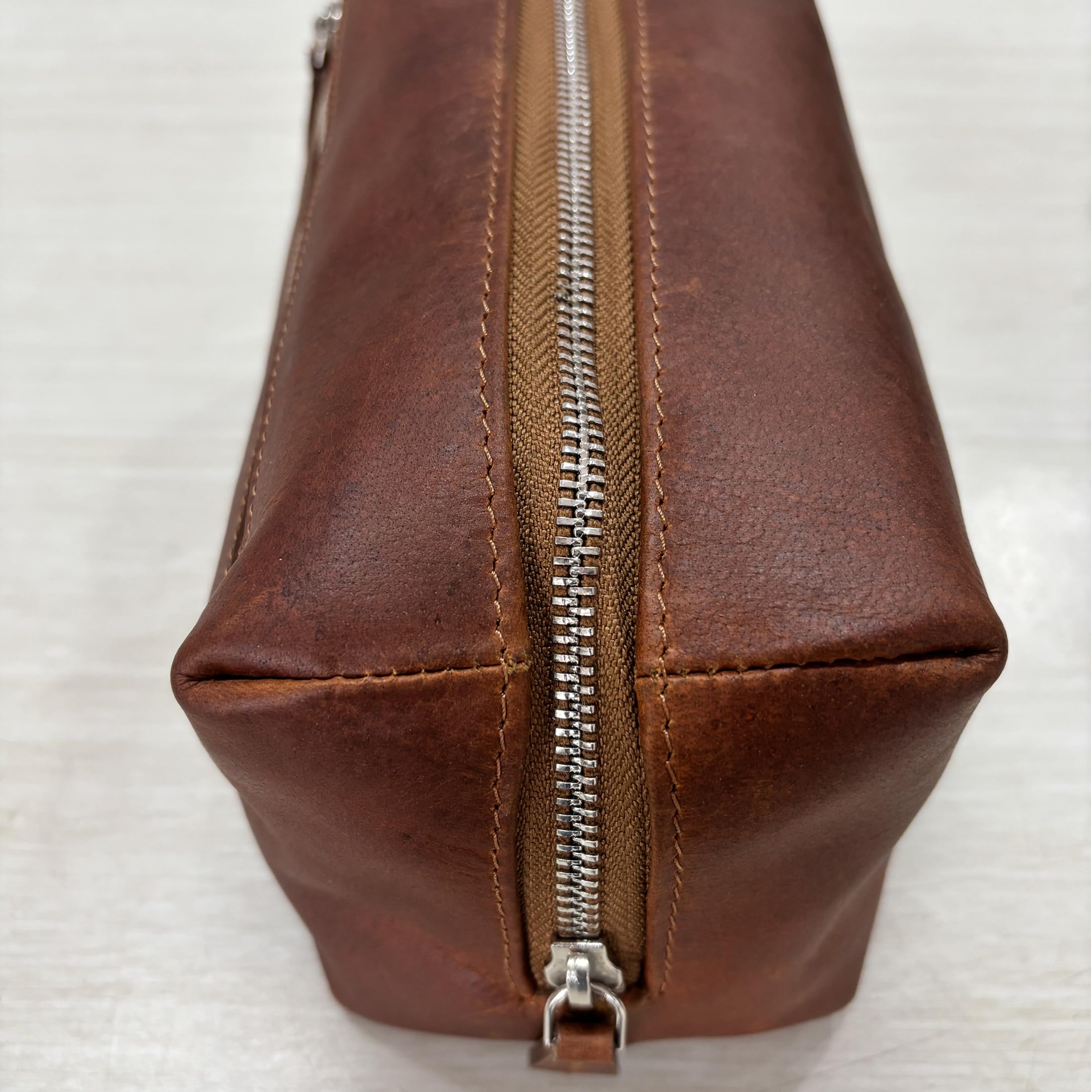 Neceser de piel auténtica para hombre – Kit Dopp organizador de viaje con cierre de cremallera – Bolsa de afeitado y aseo resistente al agua para viajes, gimnasio y viajes de negocios