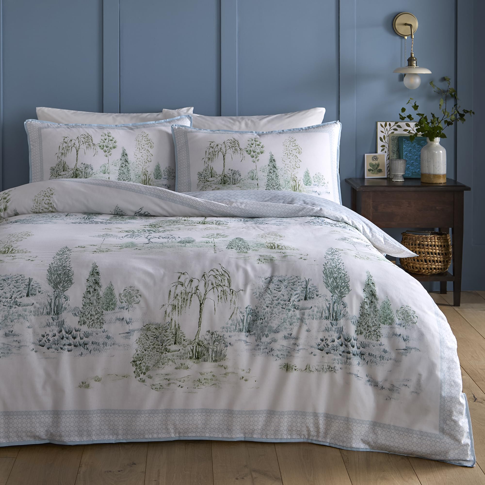 Julian Charles Blue Willow Tree Scene Reversible 100% Cotton Duvet Set - King Size