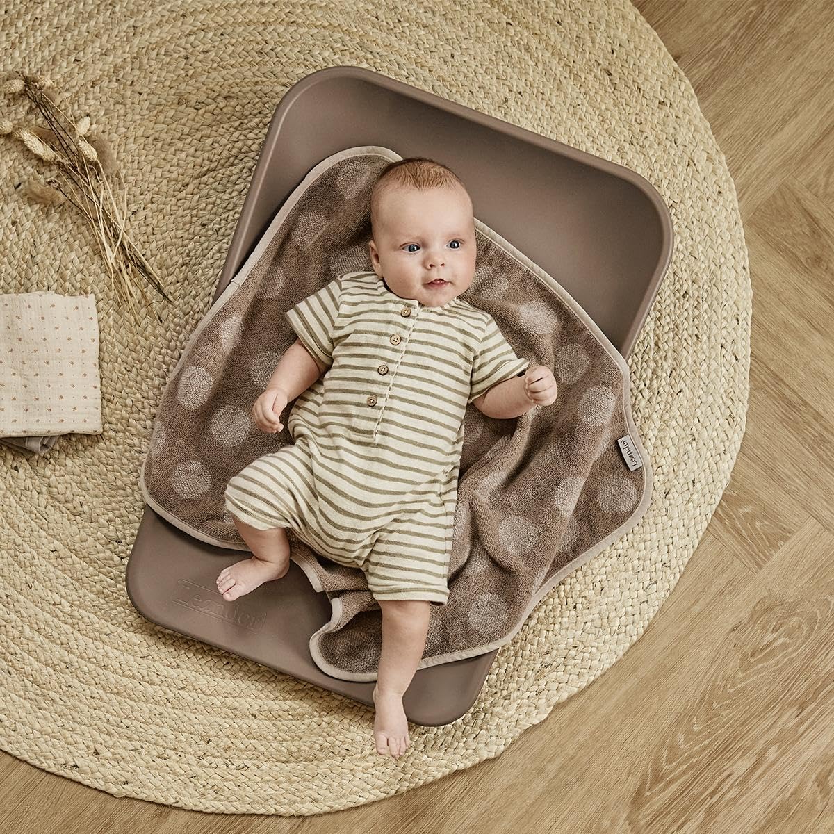Leander Matty mocca mata do przewijania + topper dots mocca
