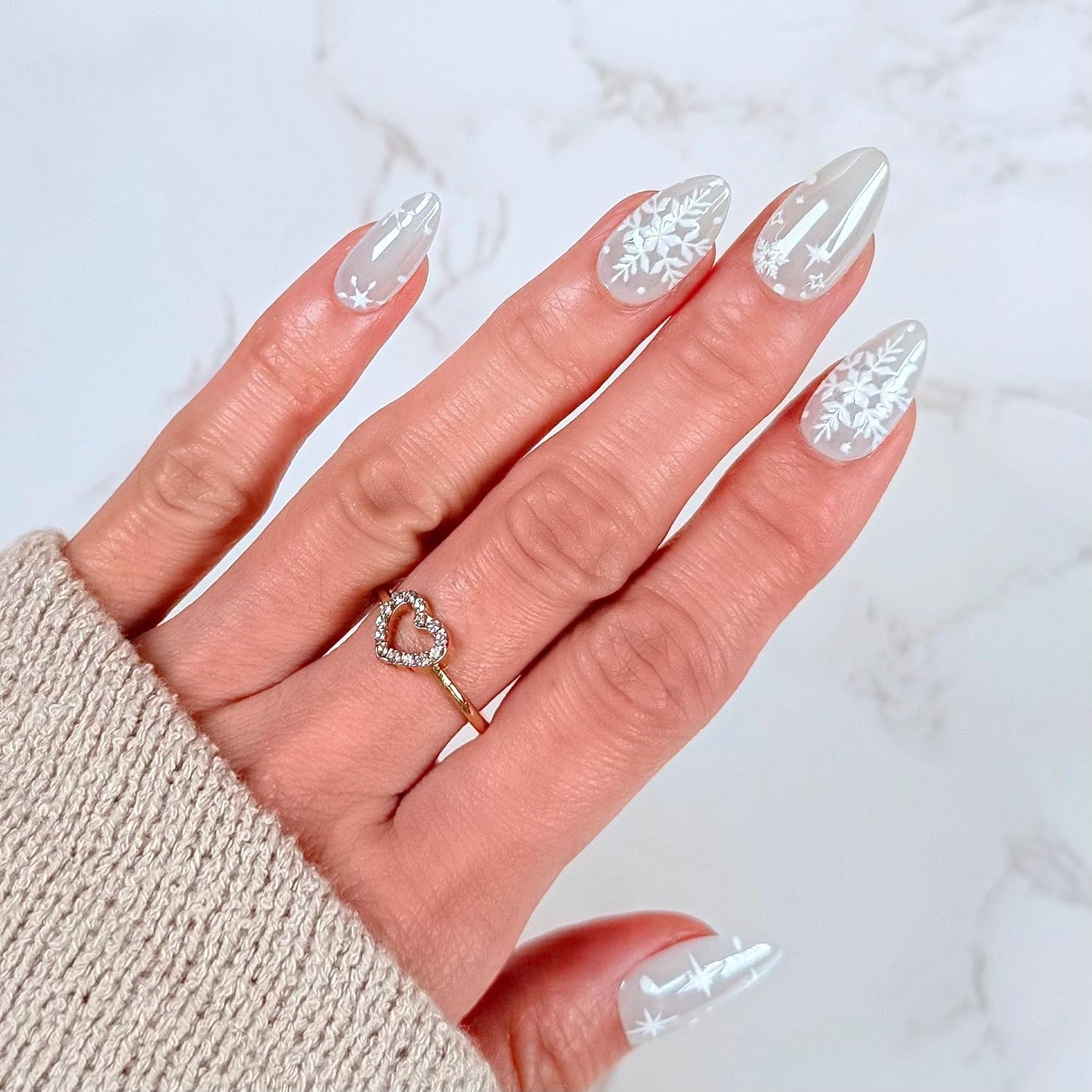Maniology Press-On Nails Snow Bunny | Short Almond Shape Nail Tips – Snowflakes, Winter-Themed Manicure Designs, Reusable, Durable & Easy Application, 30-Piece 15 Sizes False Nails Kit