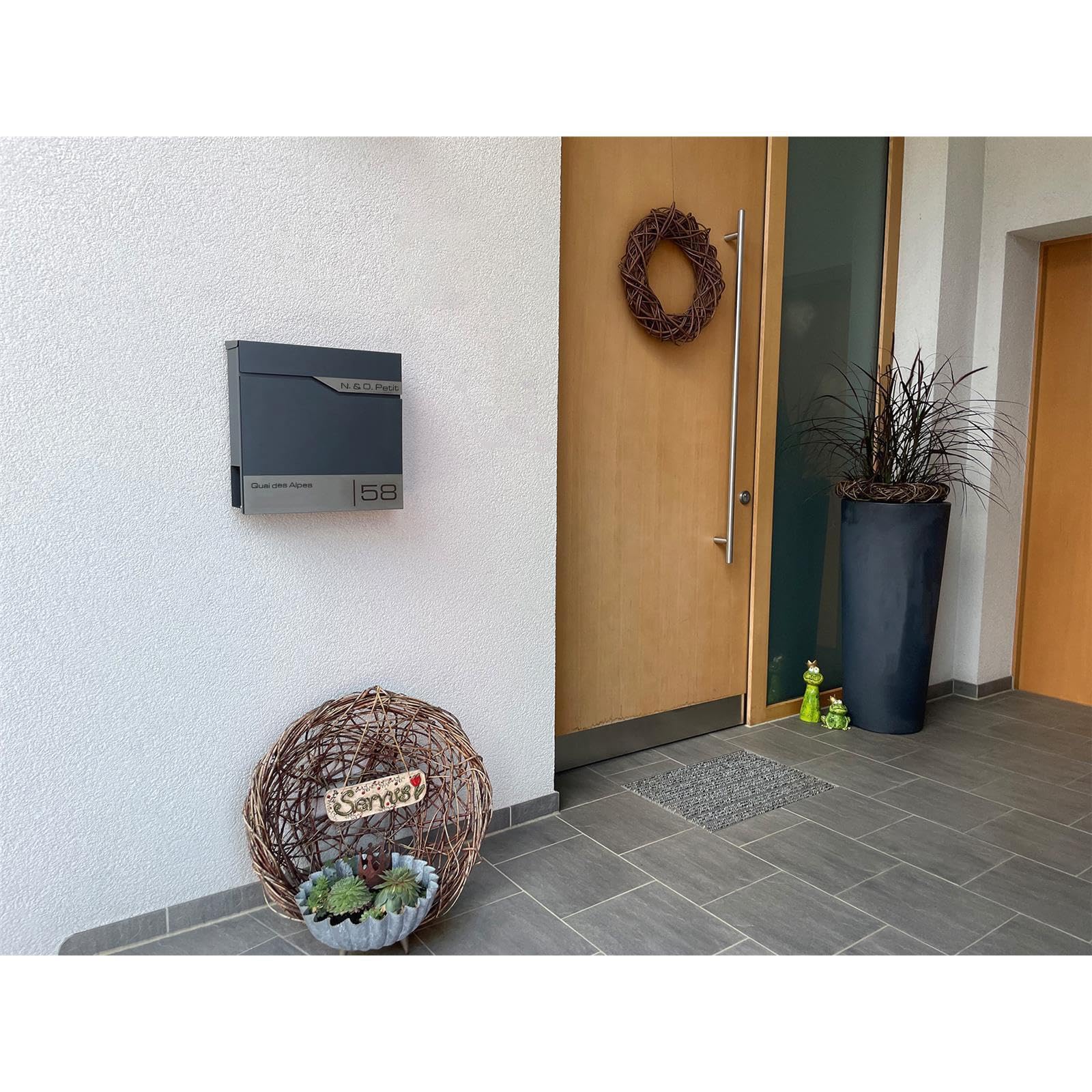 Metzler Boîte aux Lettres Murale avec Porte-nom, Design Moderne avec Compartiment à journaux Anthracite RAL 7016, Personnalisable avec Plaque Nominative en Acier Inoxydable V2A | Modèle Siebert…