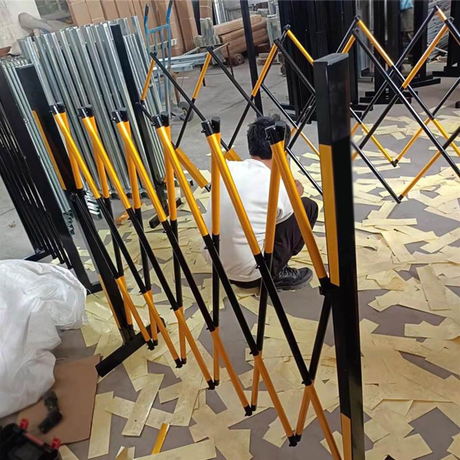 PFCDZDU Extendable Traffic Barricade, Industrial Flexible Mobile Barrier Gate, Outdoor Road Garage Portable Scissor Safety Guard Fence, Easily Assembled (Color : Red+White, Size : 1.2x4m)