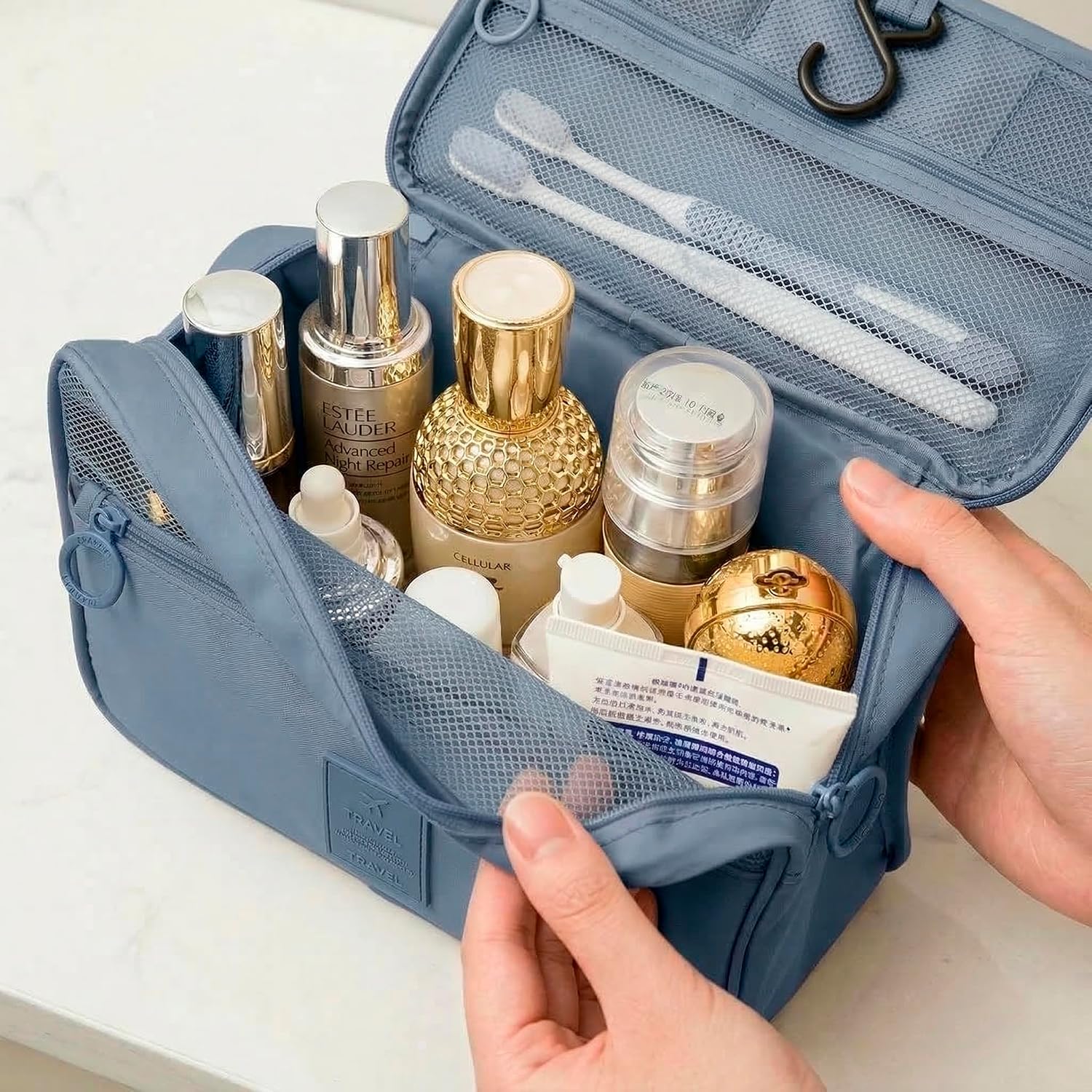 Necessaire Organizadora de Viagem Unissex com Gancho, Divisórias e Tecido Impermeável (Cinza) Necessaire Organizadora de Viagem Unissex com Gancho, Divisórias e Tecido Impermeável (Cinza)