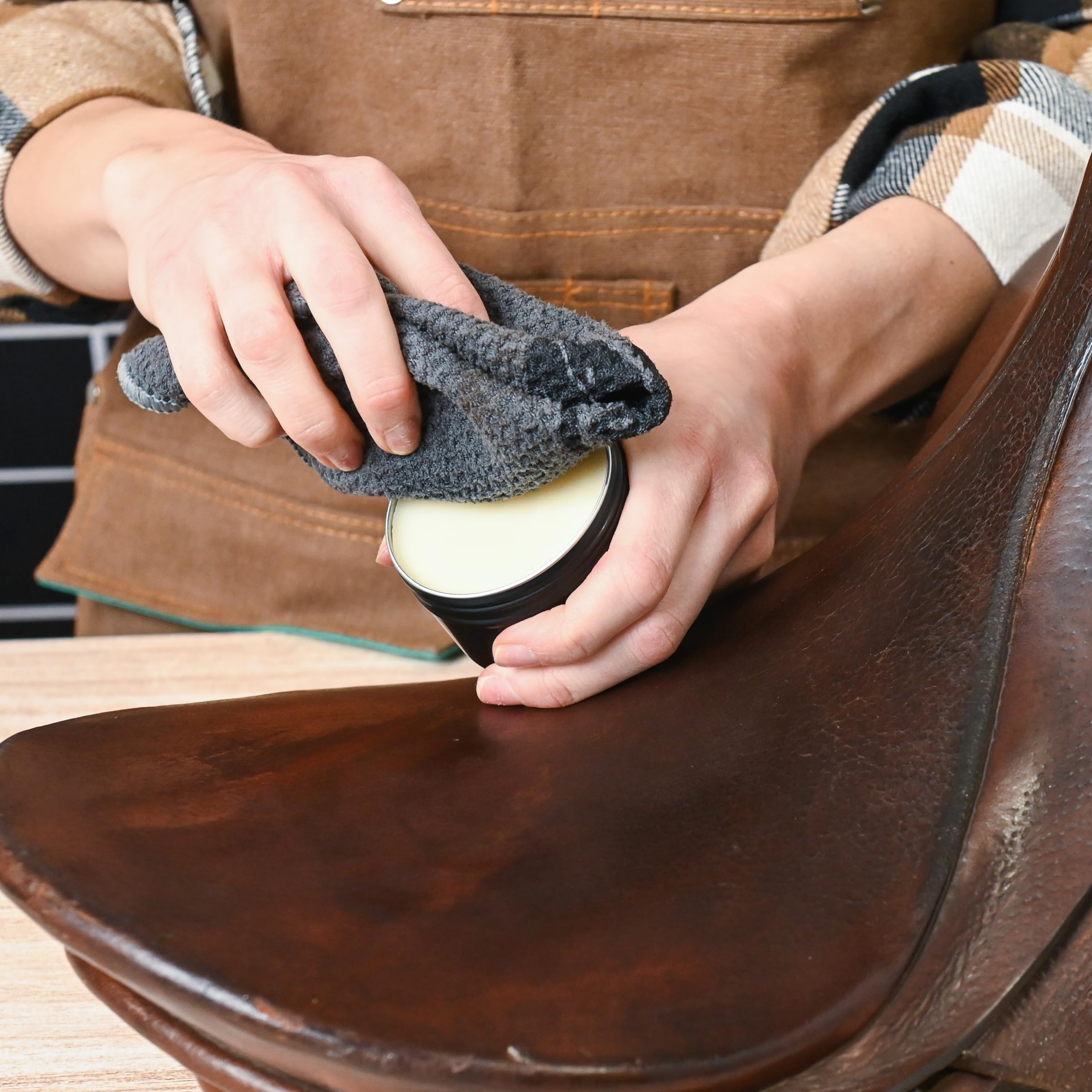 Rhino Wax - Kit completo de jabón para sillín y tachuelas para caballos - Incluye: jabón de sillín - acondicionador de cuero - aceite - cepillos - paños. Suministros ecuestres (botas, bridas, sillines