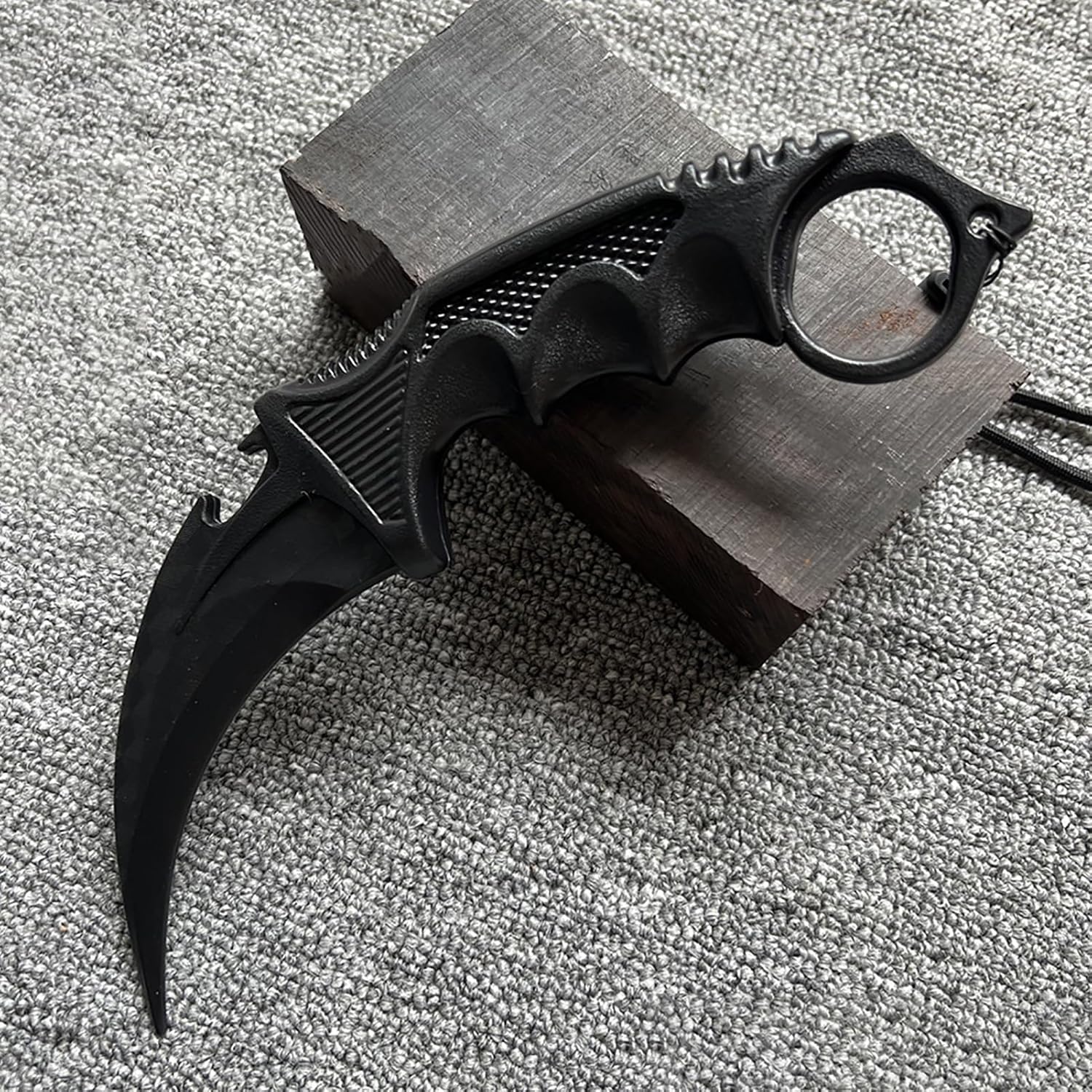 Solid Rubber Combat Training Karambit Knives for Knife Fighting and Knife Defense Practice, Safe Martial Arts Self Defense Drills Prop Rubber Fake Dagger Weapons Trainer for Cosplay or Film(1 Pack)