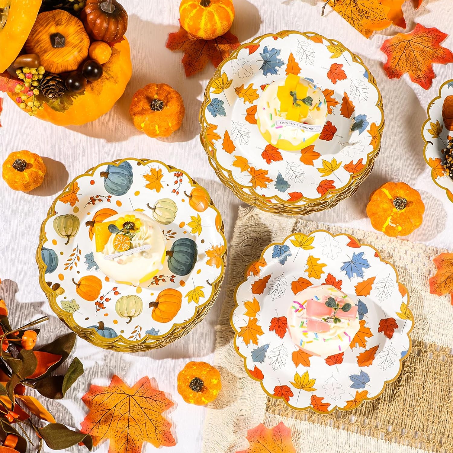 Sliner 100 Pcs Fall Paper Plates Disposable 7 Inch Fall Leaves Gold Foil Edge Autumn Party Plates Scalloped Maple Pumpkin for Thanksgiving Harvest Farmhouse Kitchen Decoration
