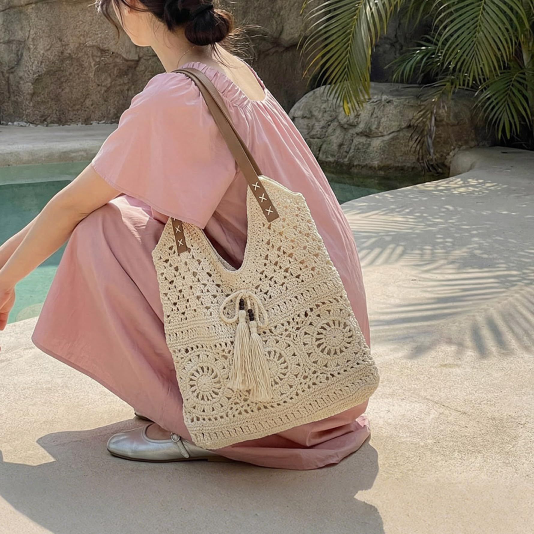 Bolso de mano de punto Bolso de mano de punto beige, nuevo de playa de ganchillo 2026, de hombro tejido de algodón de gran capacidad con borla para vacaciones de verano y uso diario,