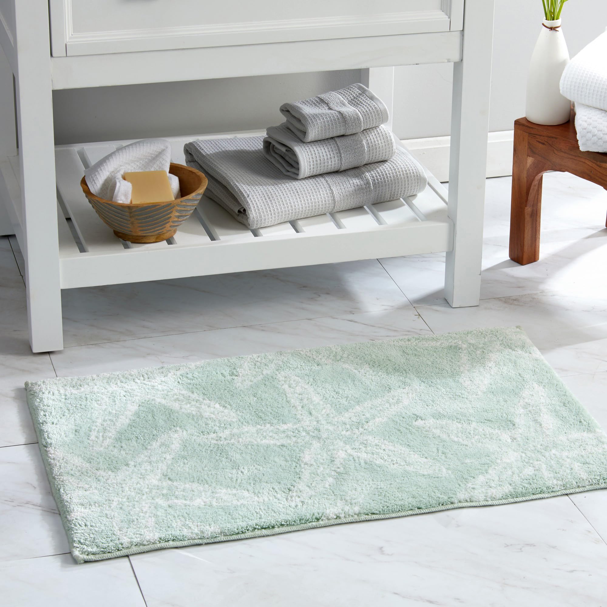 Market & Place Coastal Printed Bath Rug, Green and White Bathroom Mat ...