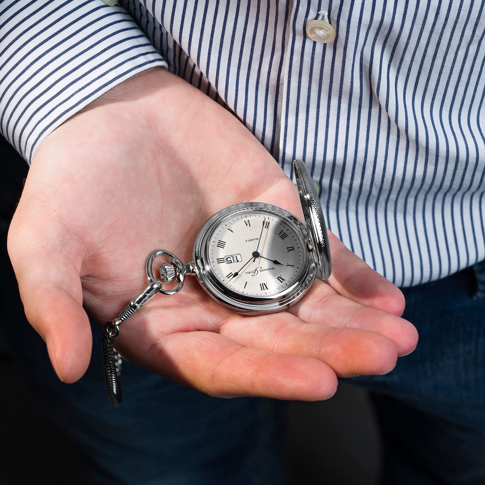 Hermann Jäckle Herren Taschenuhr Koblenz II Big Date Quarz 50 mm | Großdatum, präzises Quarzwerk, großes Zifferblatt, inklusive Kette und Reiseetui.