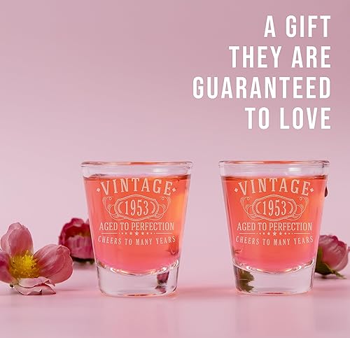 Miniatura 2 de Juego de 2 vasos de chupito grabados vintage de 1953 de 1.75 onzas, regalos de feliz cumpleaños 70 para mujeres y hombres, decoraciones de