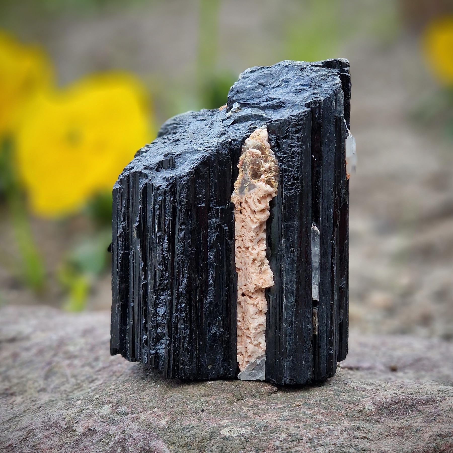 Budawi® Schwarzer Turmalin Rohstein – Echter Edelstein Schörl naturbelassenes Rohstück | Energiestein & Schutzstein – Unbehandelter Kristallbrocken