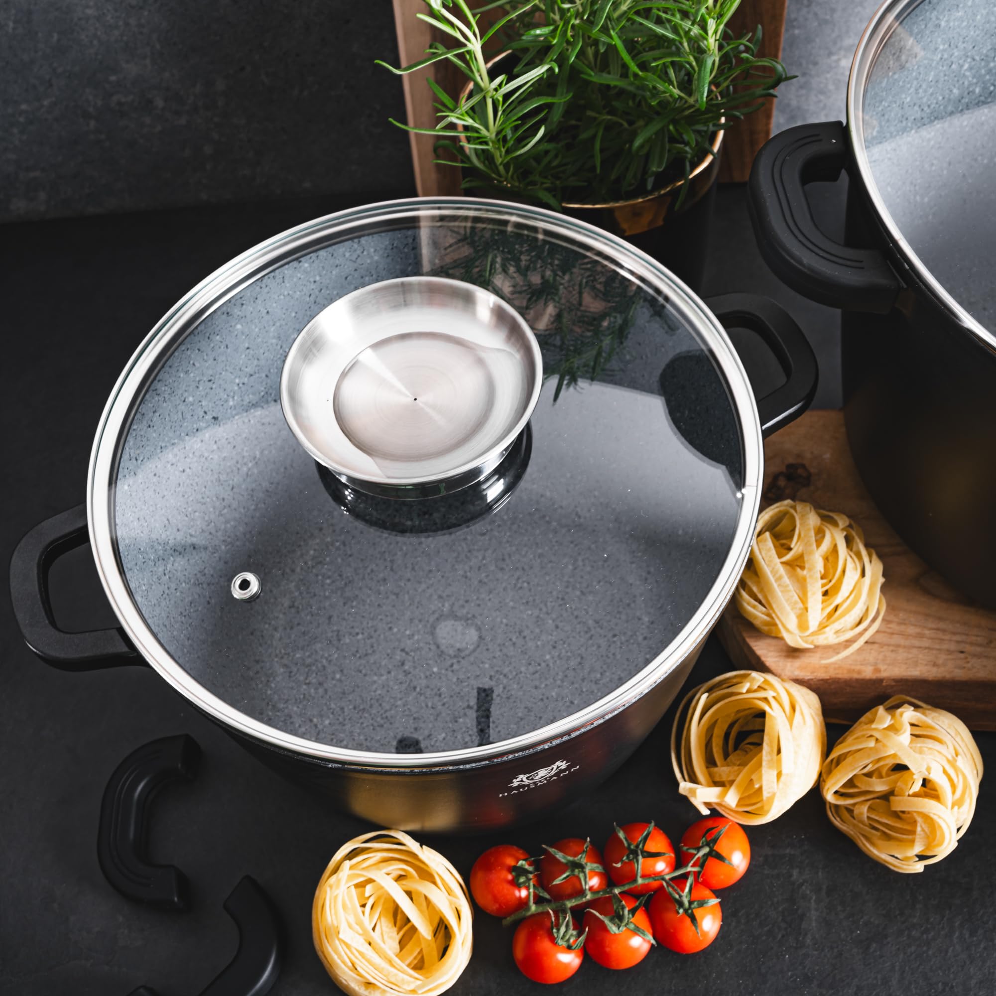 KARL HAUSMANN Pentola Antiaderenti 24 cm 4,4L con Coperchio - Quadrata Casseruola Induzione Antiaderente GREBLON C3, Tegame in Alluminio Pressofuso per Carne e Brasati, Forno, Manici Silicone