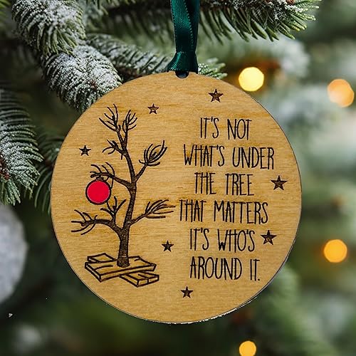 Miniatura 3 de Stocking Stuffer Christmas Gift for Friend or Family Mmeber - It's Not What's Under the Tree that Matters but Who's Around It - Rustic Wooden Xmas
