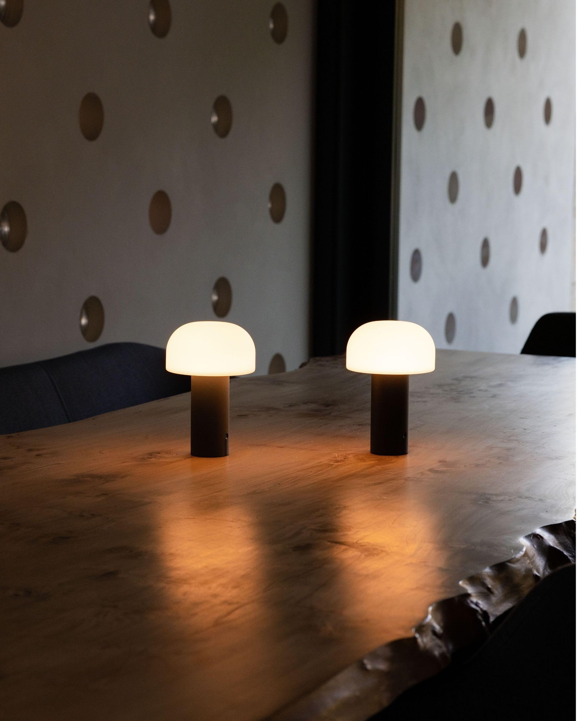 LUUK Studio NUOVO: Lampada ricaricabile a LED per interni ed esterni, portatile e mobile, dimmerabile in continuo tramite touch, batteria ricaricabile USB, grigio opaco